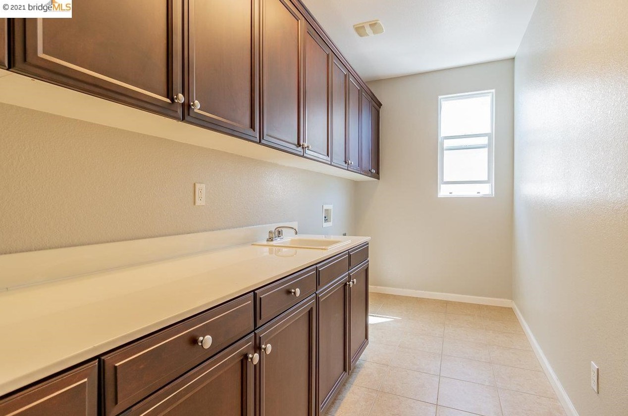 572 Caraway Dr, Los Angeles CA  94513-2350 exterior