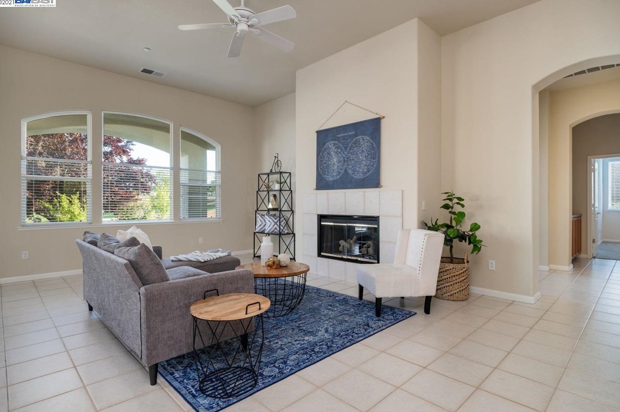 1552 Regent Dr, Los Angeles, CA 94513-6910