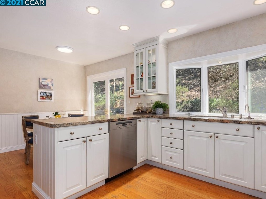 21 Candlestick Rd, Orinda, CA 94563