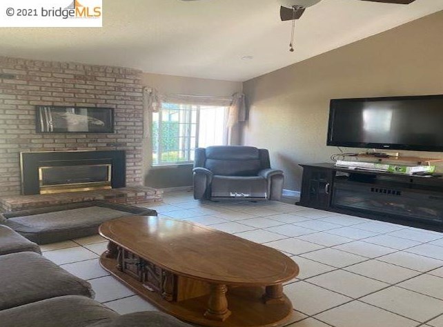 521 Nottingham Dr, Los Angeles CA  94513-1457 exterior
