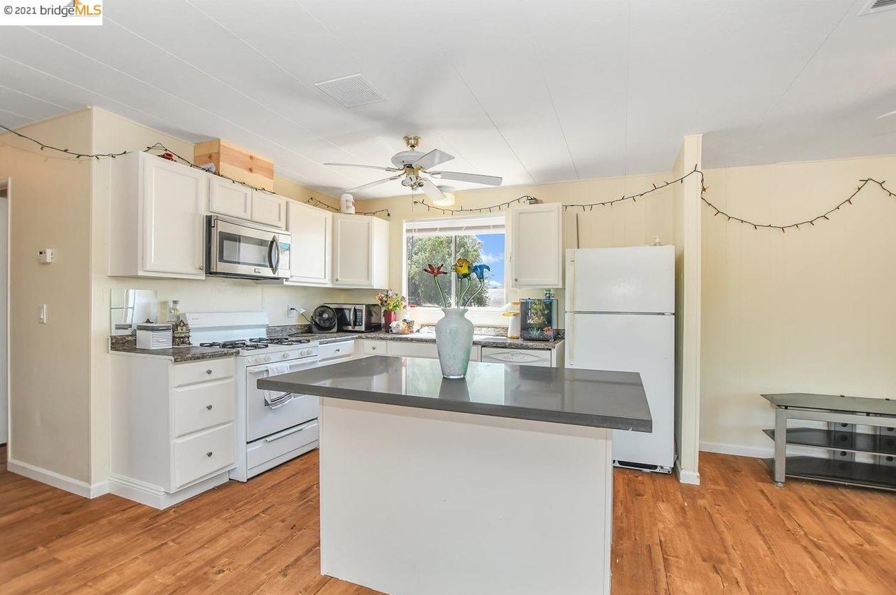 951 Bonnie Ln, Los Angeles CA  94513-5465 exterior