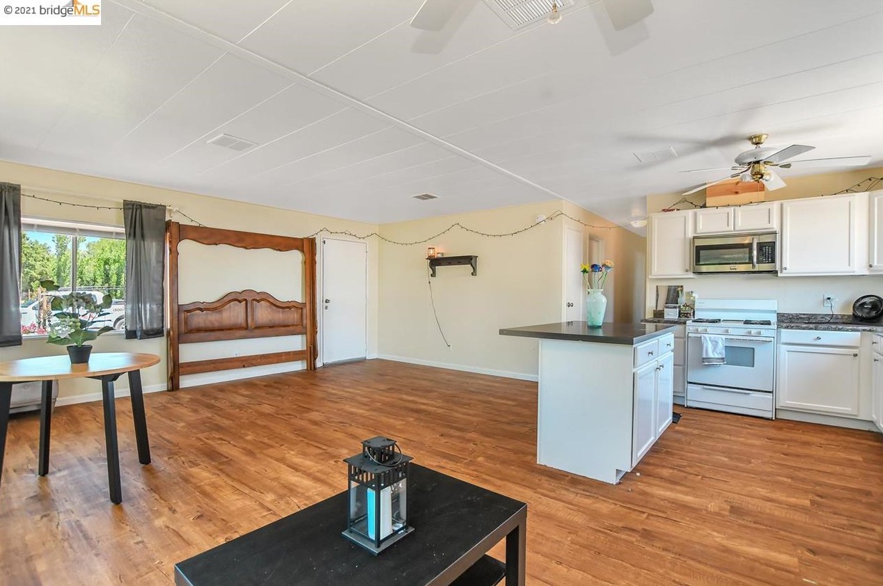 951 Bonnie Ln, Los Angeles CA  94513-5465 exterior