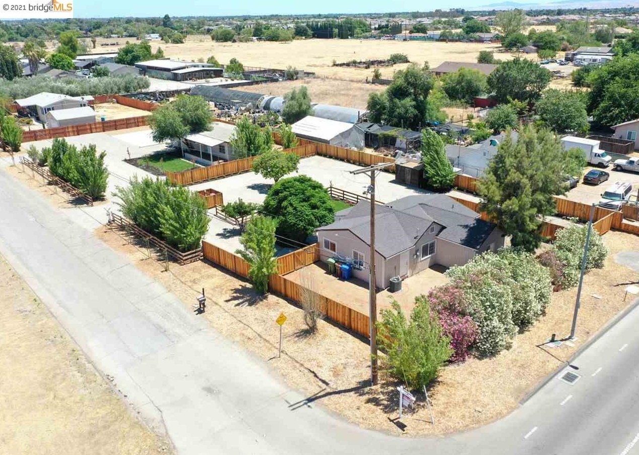 951 Bonnie Ln, Los Angeles CA  94513-5465 exterior