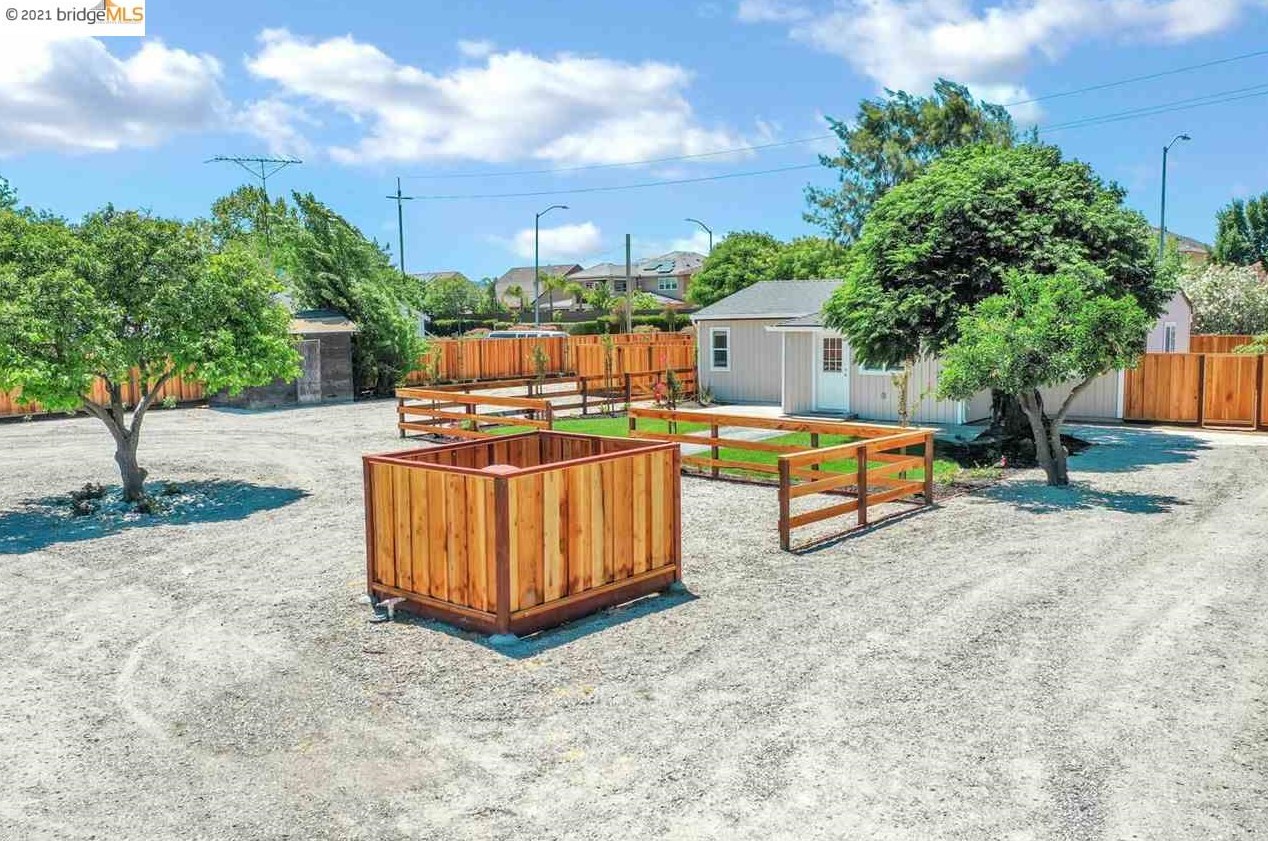 951 Bonnie Ln, Los Angeles CA  94513-5465 exterior