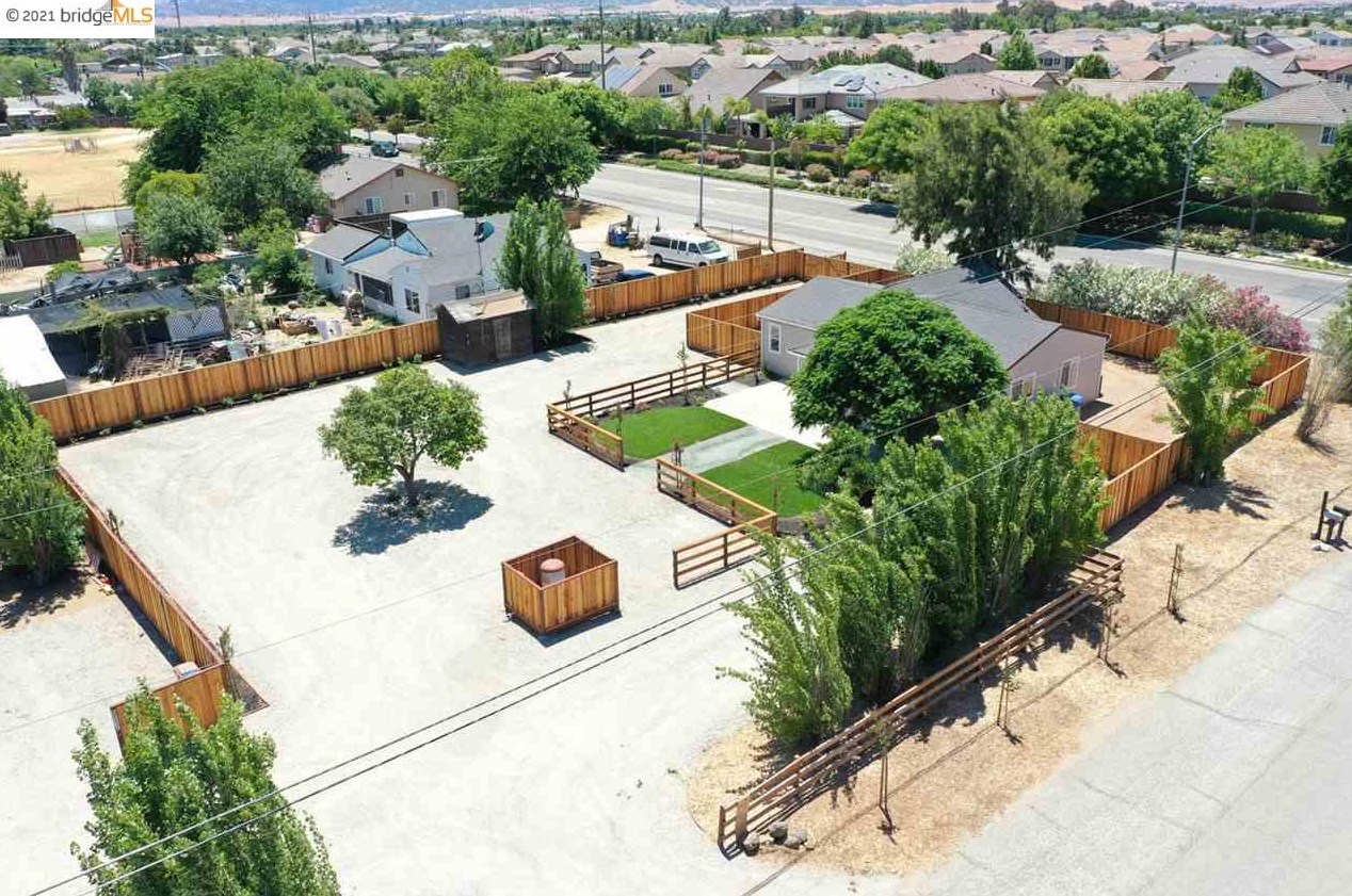 951 Bonnie Ln, Los Angeles CA  94513-5465 exterior