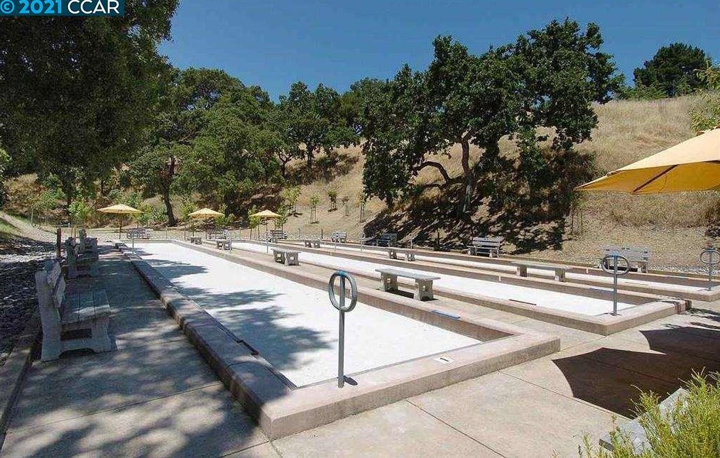 1549 Oakmont Dr, Walnut Creek CA  94595-2102 exterior