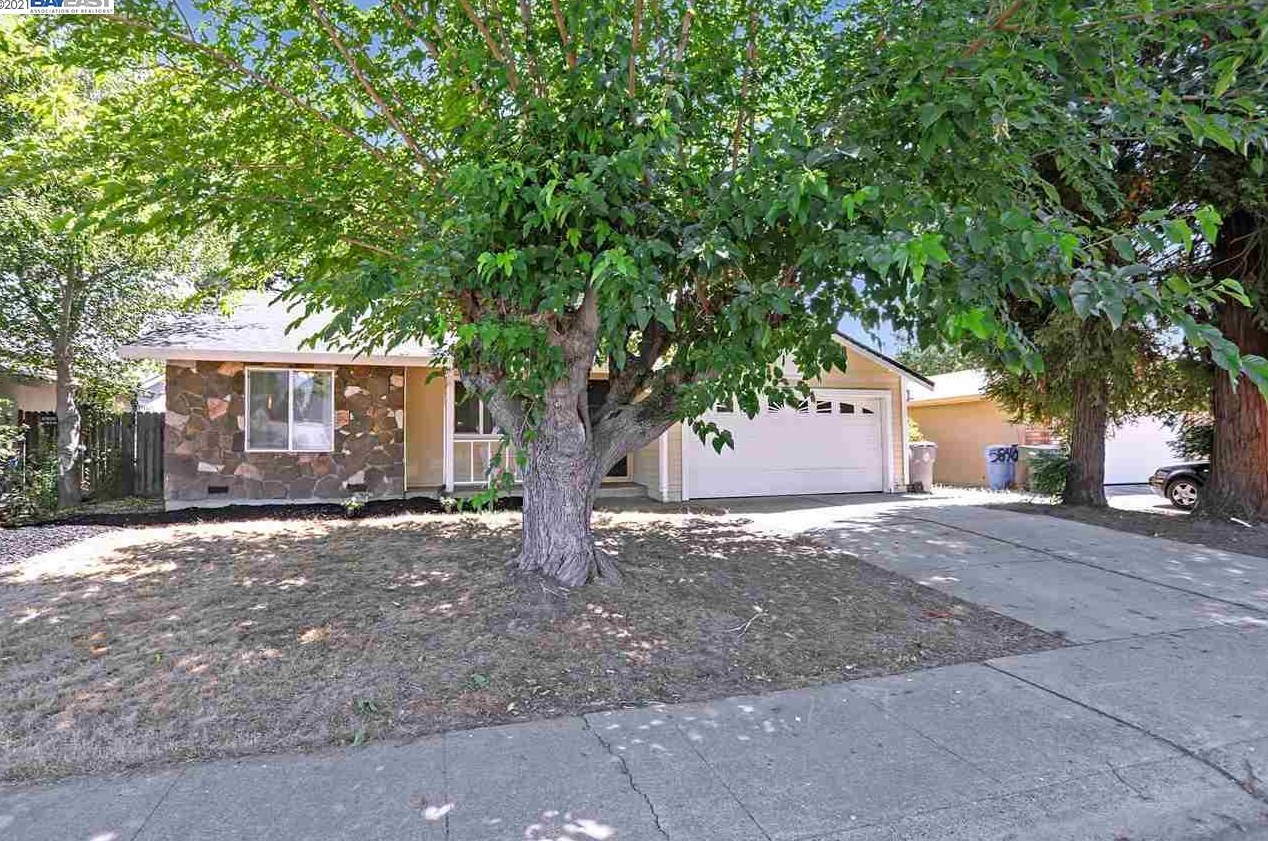 5880 Hollyhurst Way, Sacramento CA  95823-5214 exterior