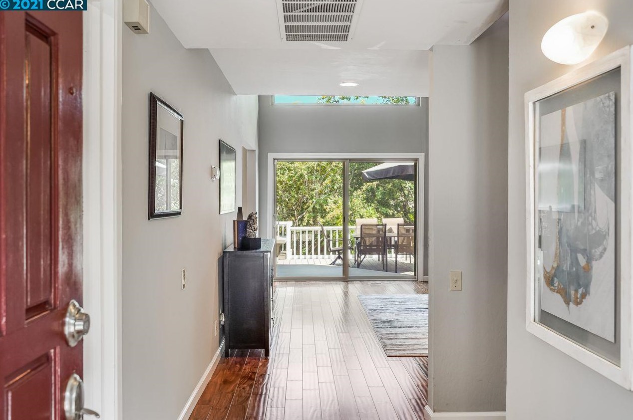 4 Baltusrol St, Moraga, CA 94556