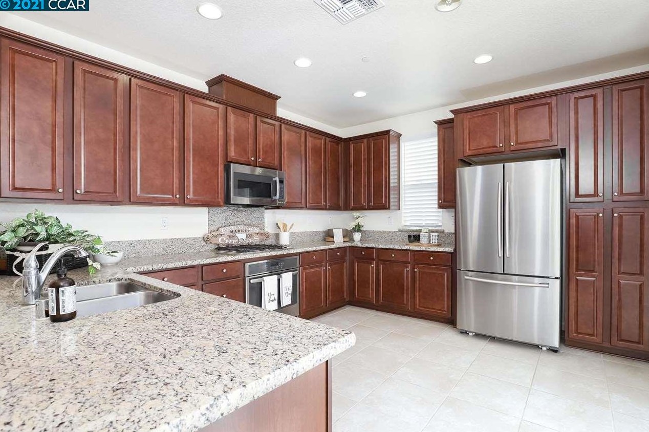 2116 Carrara St, Los Angeles CA  94513-7116 exterior