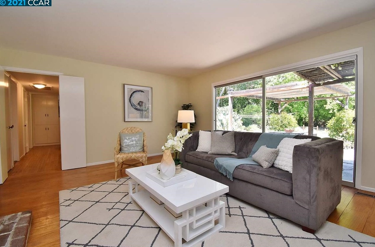 4 Crown Ct, Orinda, CA 94563