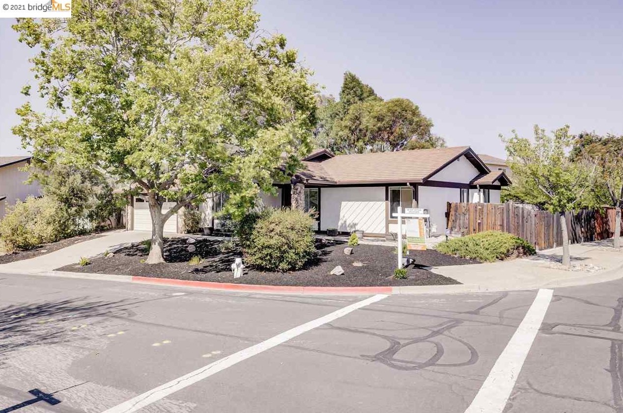 1100 Sunlight Cir, Concord, CA 94518-1910