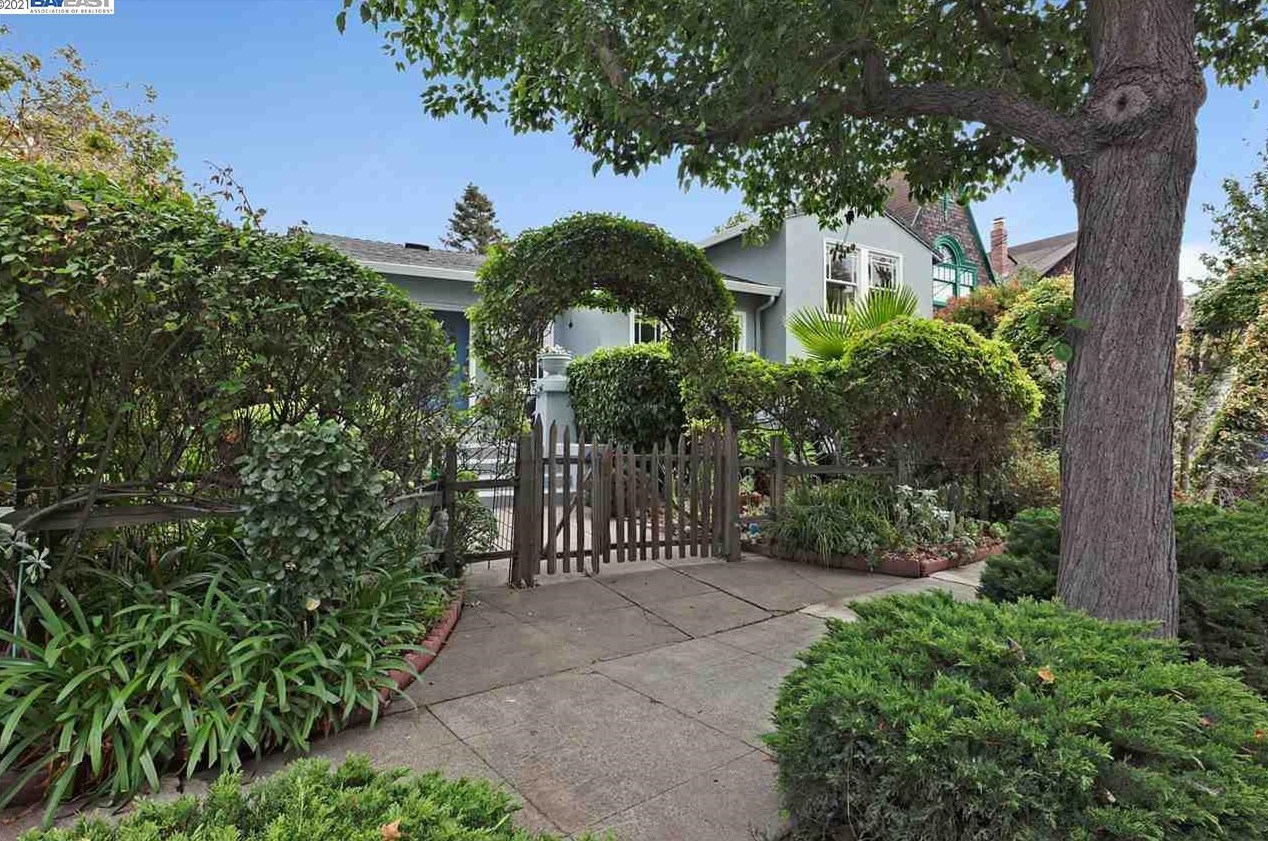 1376 Versailles Ave, Alameda, CA 94501-4761