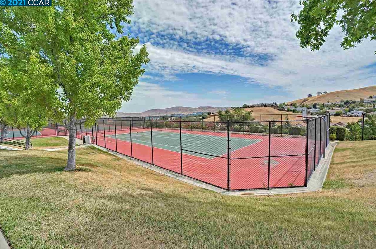 1046 Rolling Woods Way, Concord CA  94521-5400 exterior