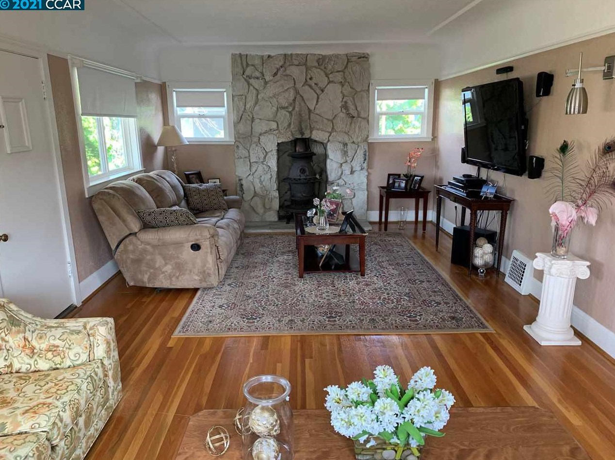 22071 Montgomery St, Hayward, CA 94541