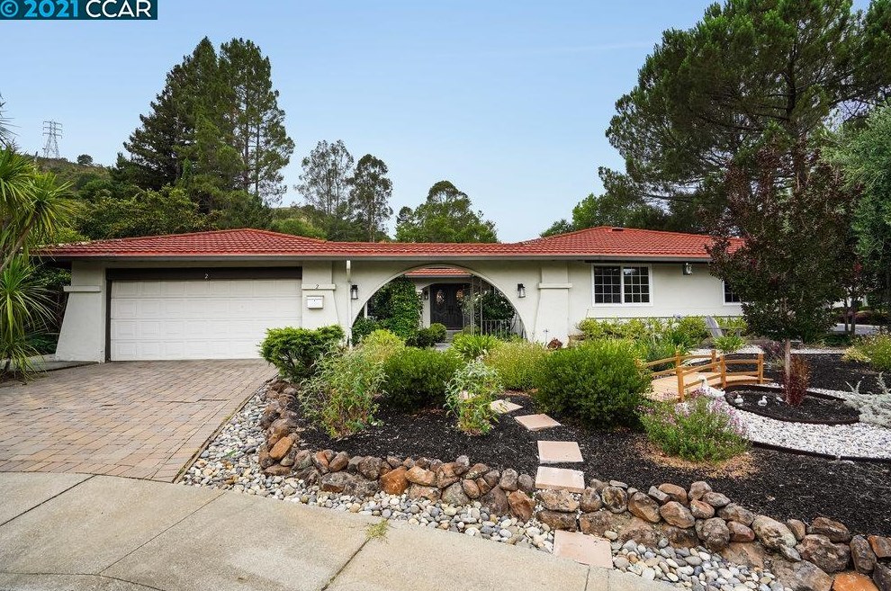 2 Corte Azul, Moraga, CA 94556-1530