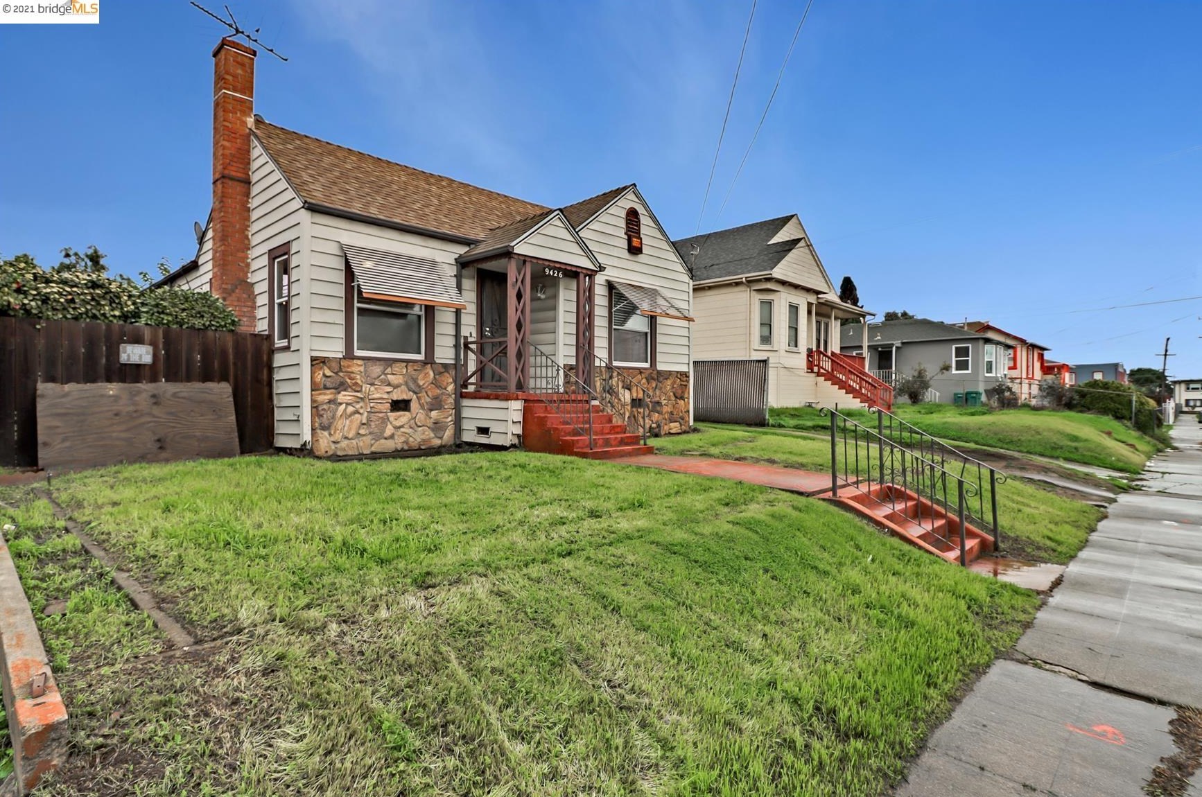 9426 Peach St, Oakland, CA 94603-1837