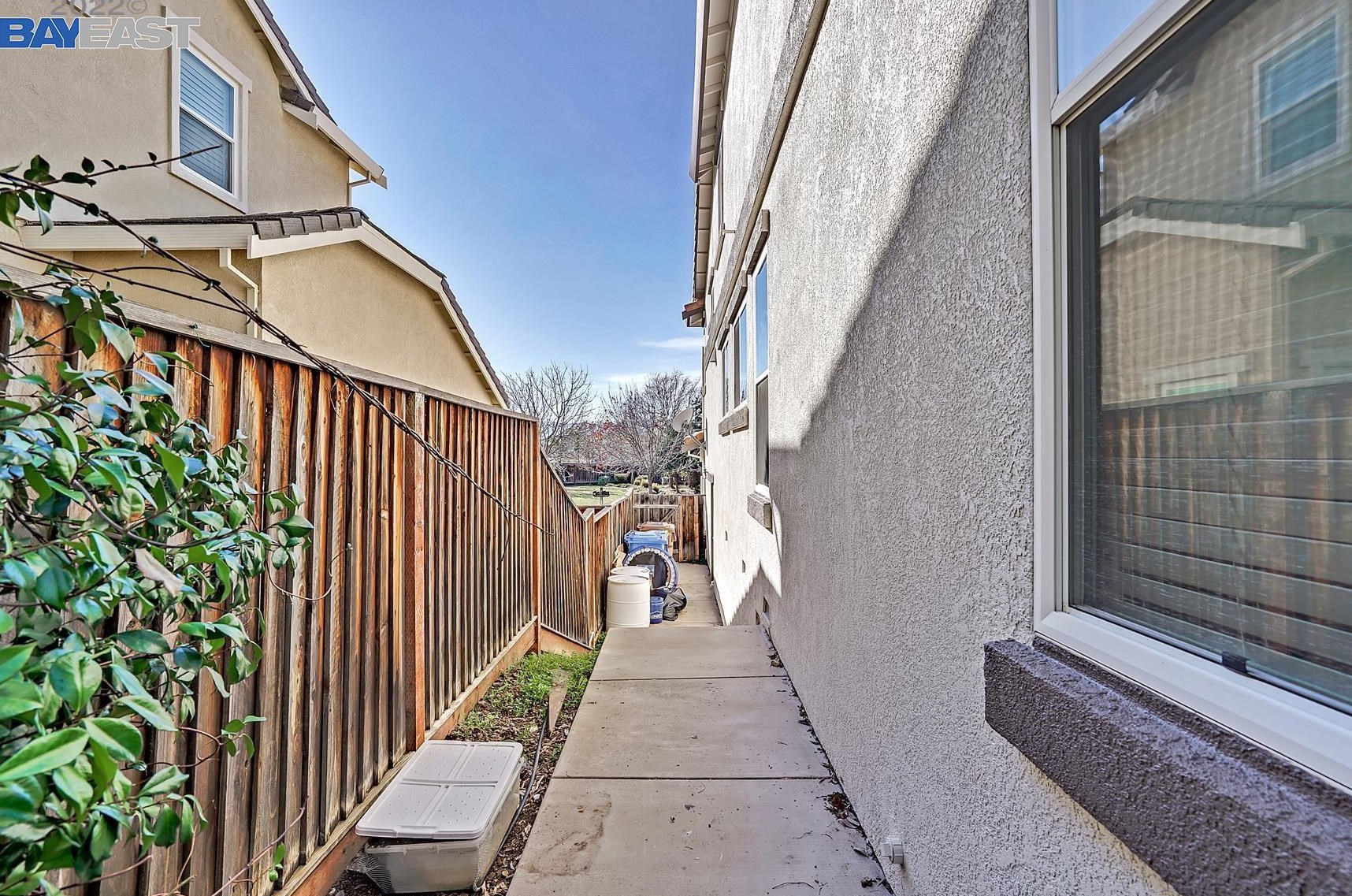 727 Bentley Ct, Los Angeles CA  94513 exterior