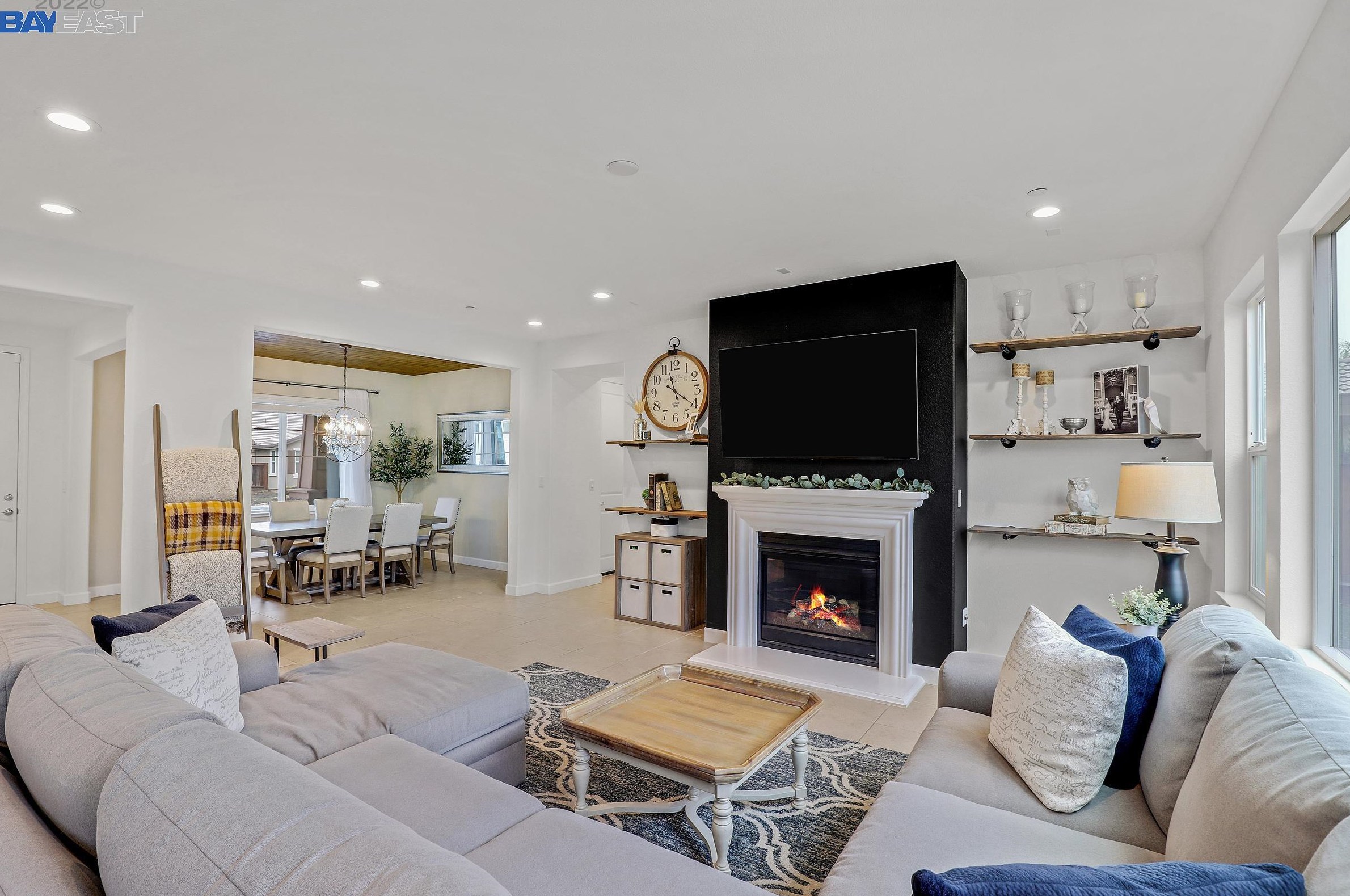 731 Jennifer St, Los Angeles CA  exterior