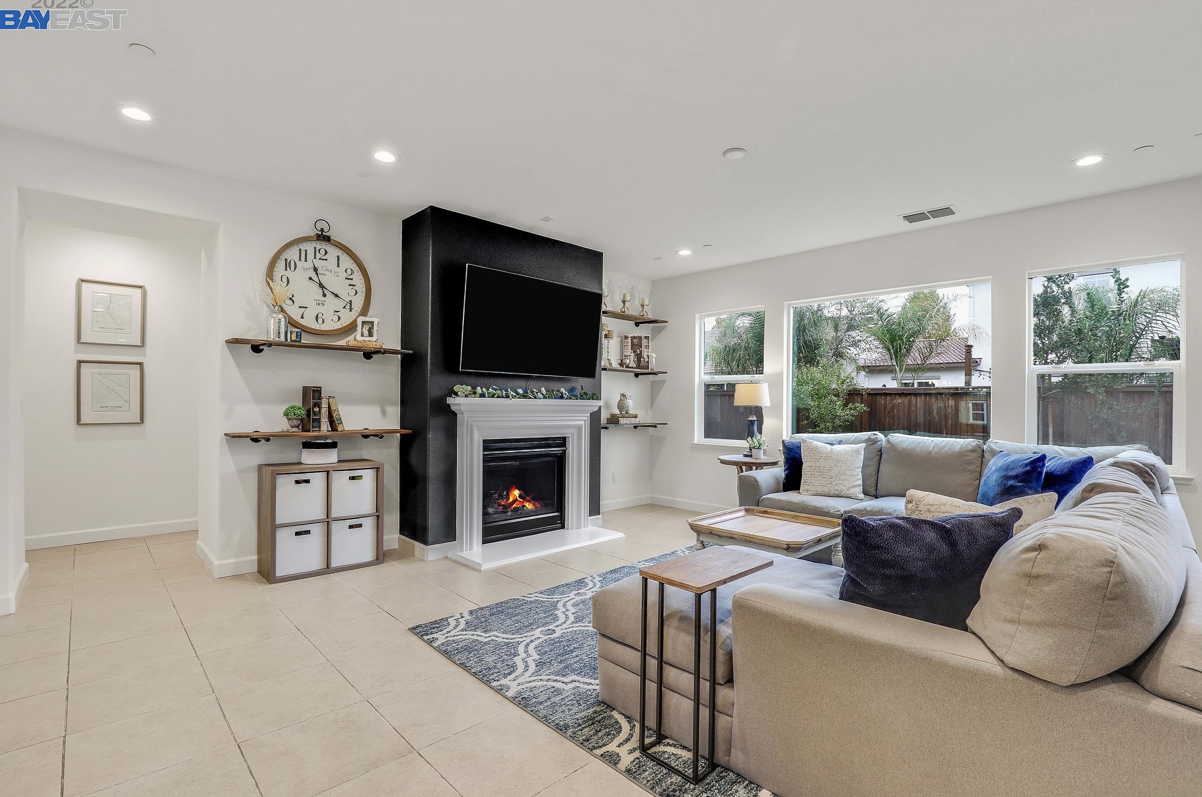 731 Jennifer St, Los Angeles CA  exterior