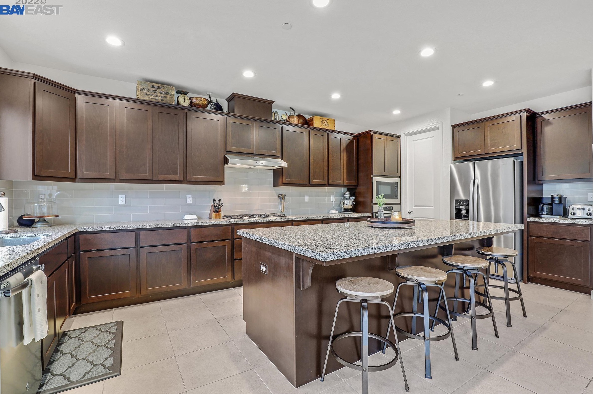 731 Jennifer St, Los Angeles CA  exterior