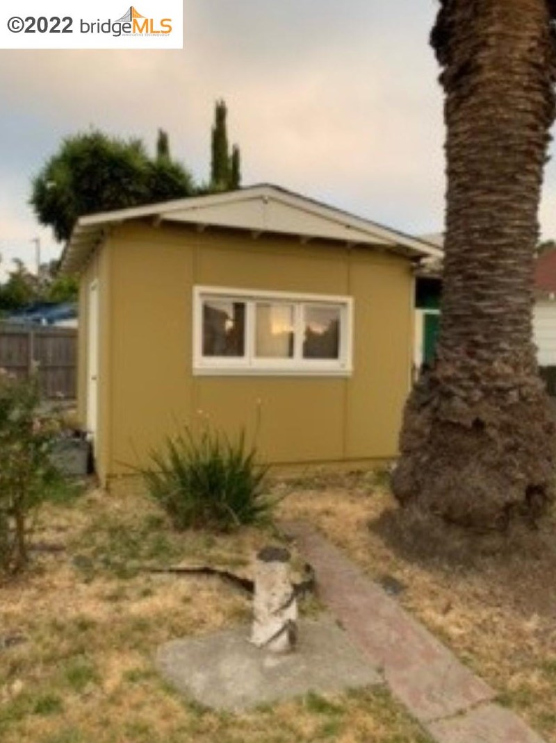 7415 Fresno St, Oakland, CA 94605