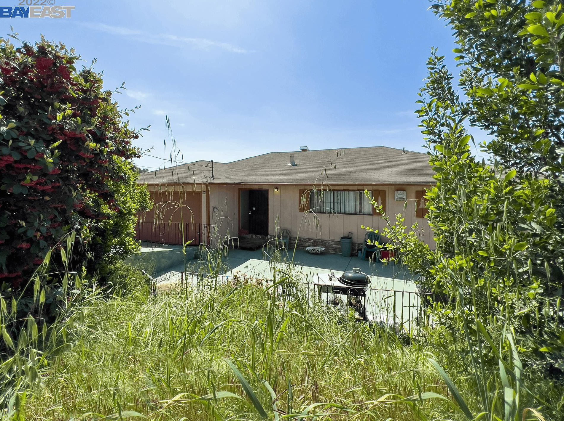 8025 Sunkist Dr, Oakland, CA 94605-3627