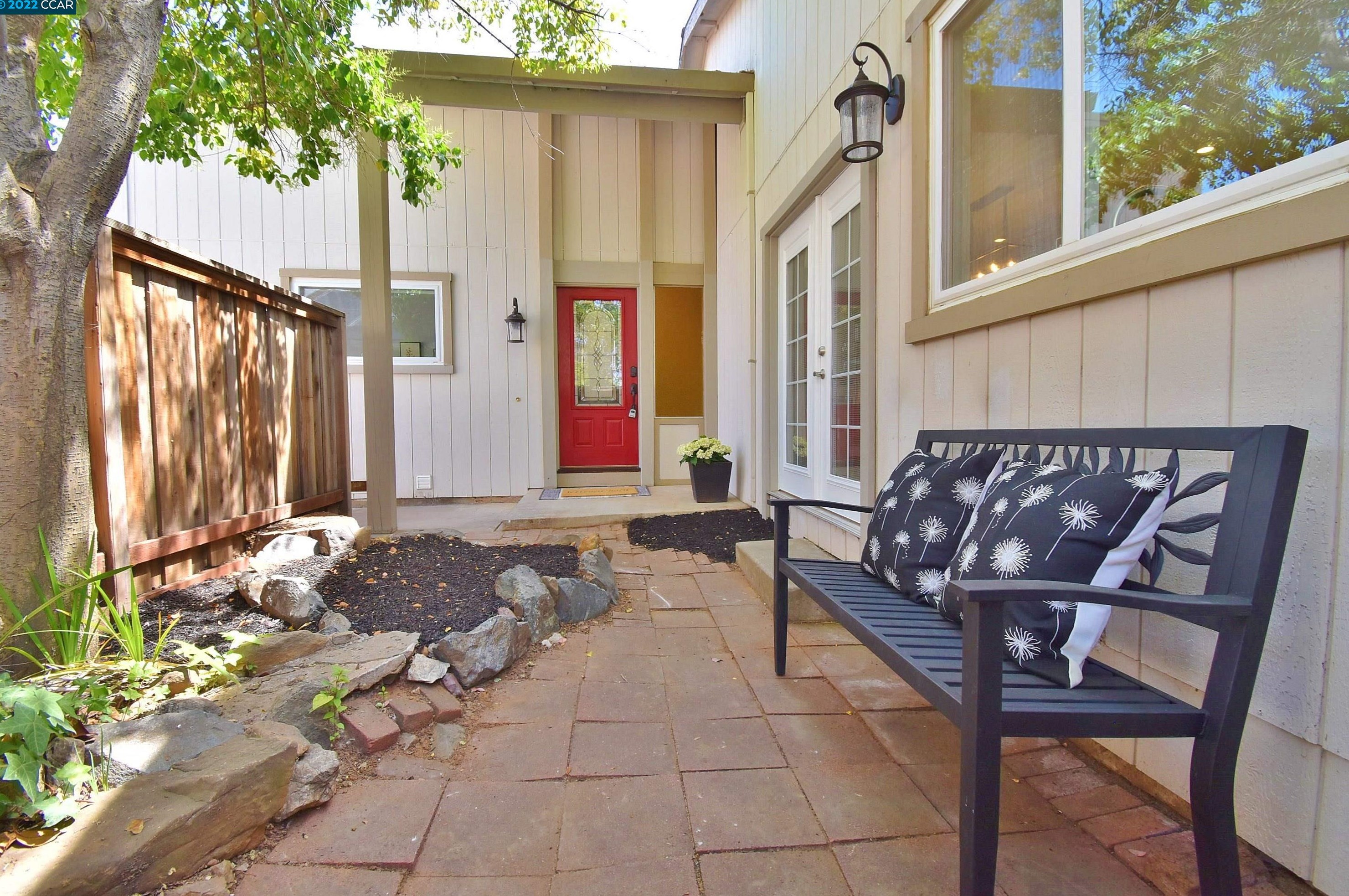 136 Mt Etna Dr, Clayton, CA 94517-1505