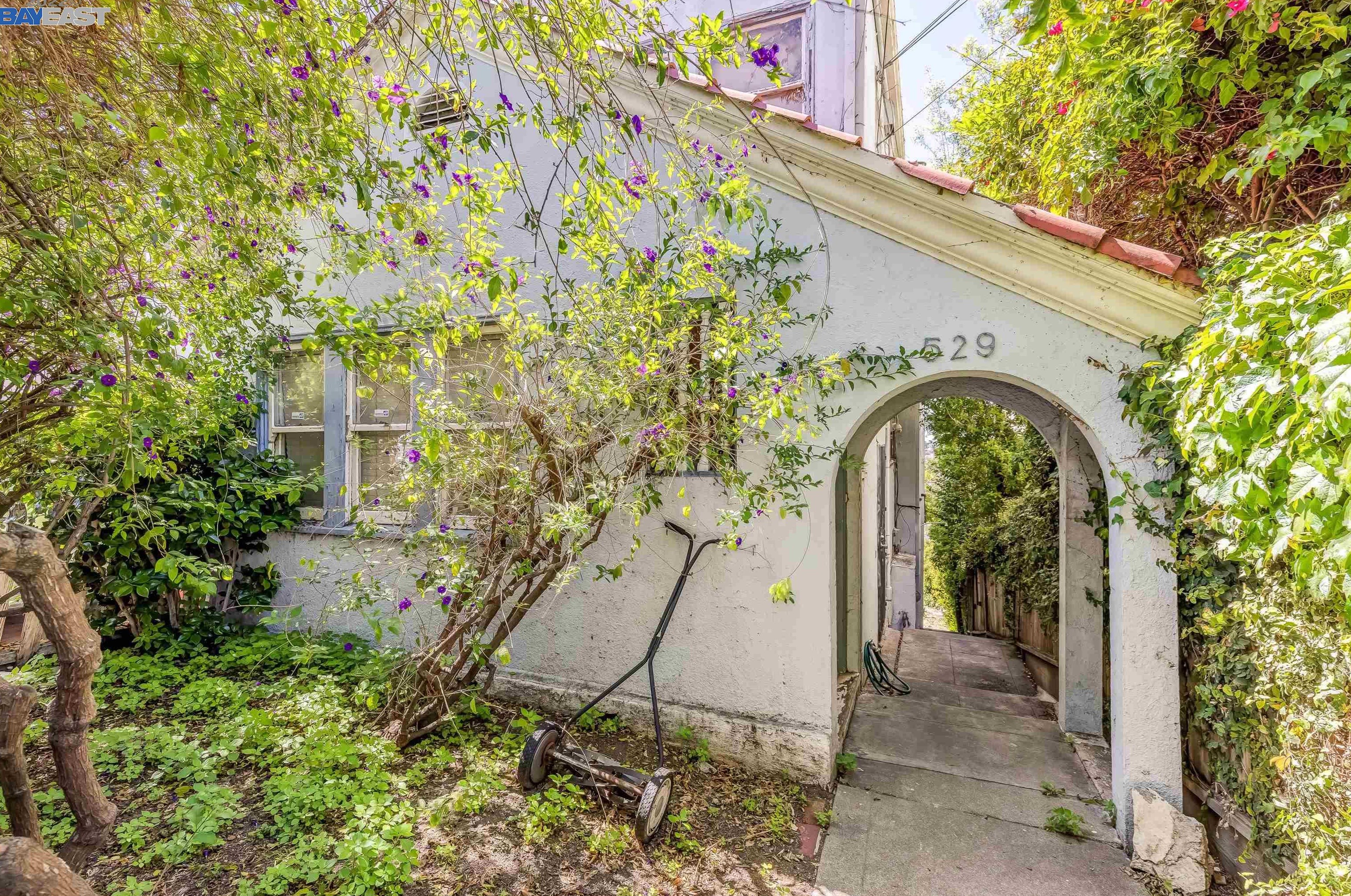 527 Merritt Ave, Oakland, CA 94610-5112