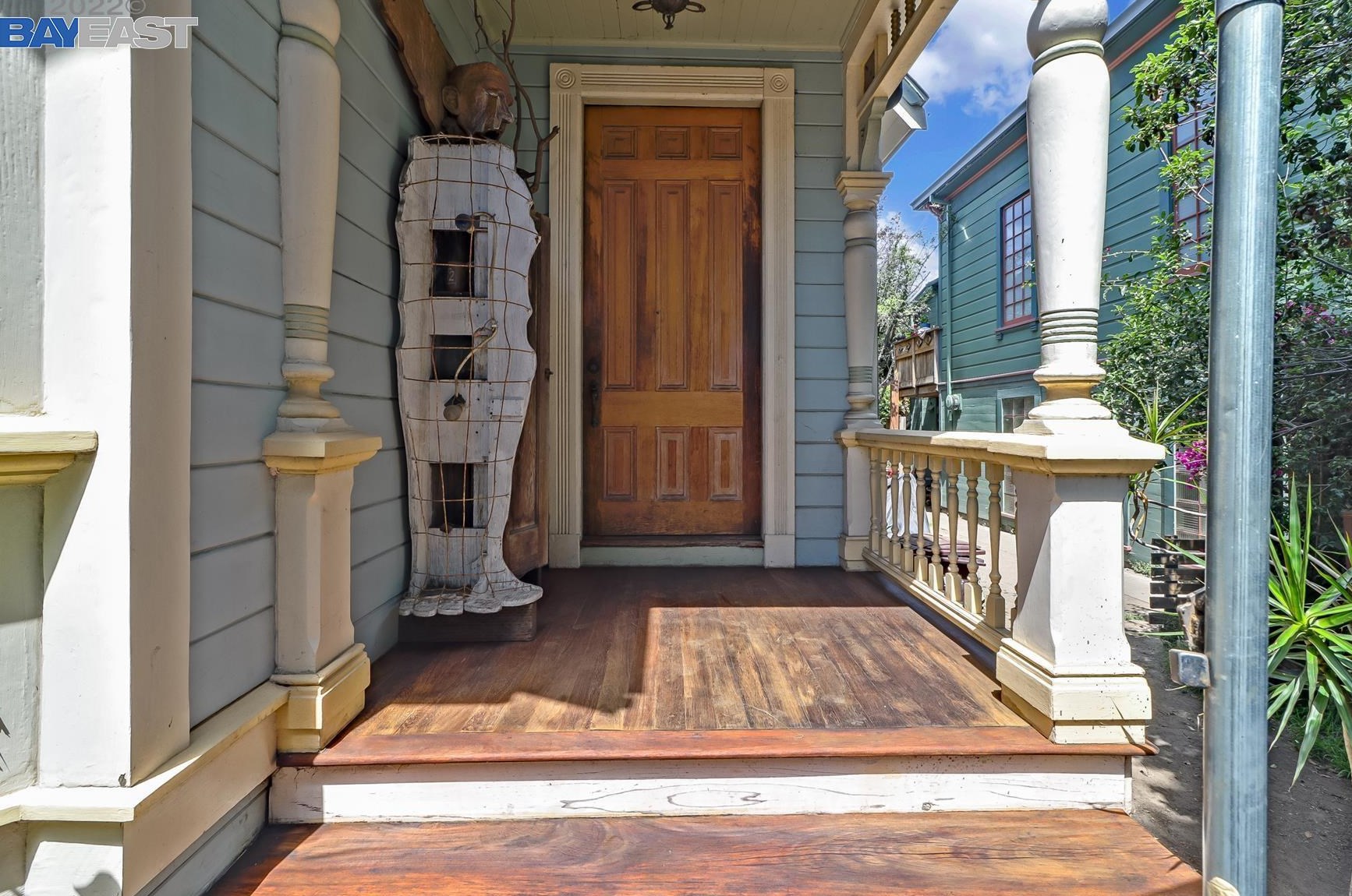 2837 Myrtle St, Oakland, CA 94608-4524