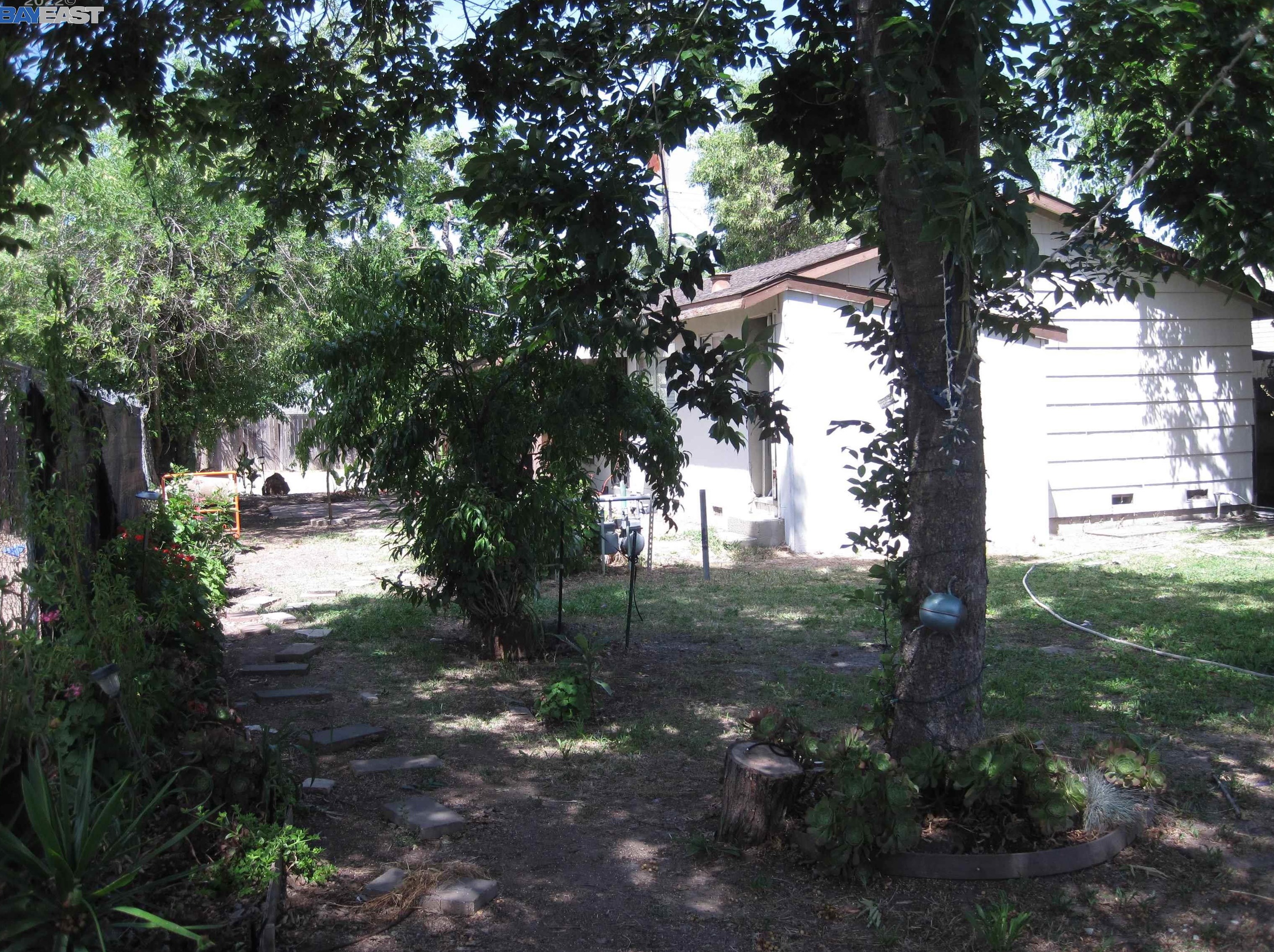 2321 Cambridge St, Sacramento, CA 95815-3197