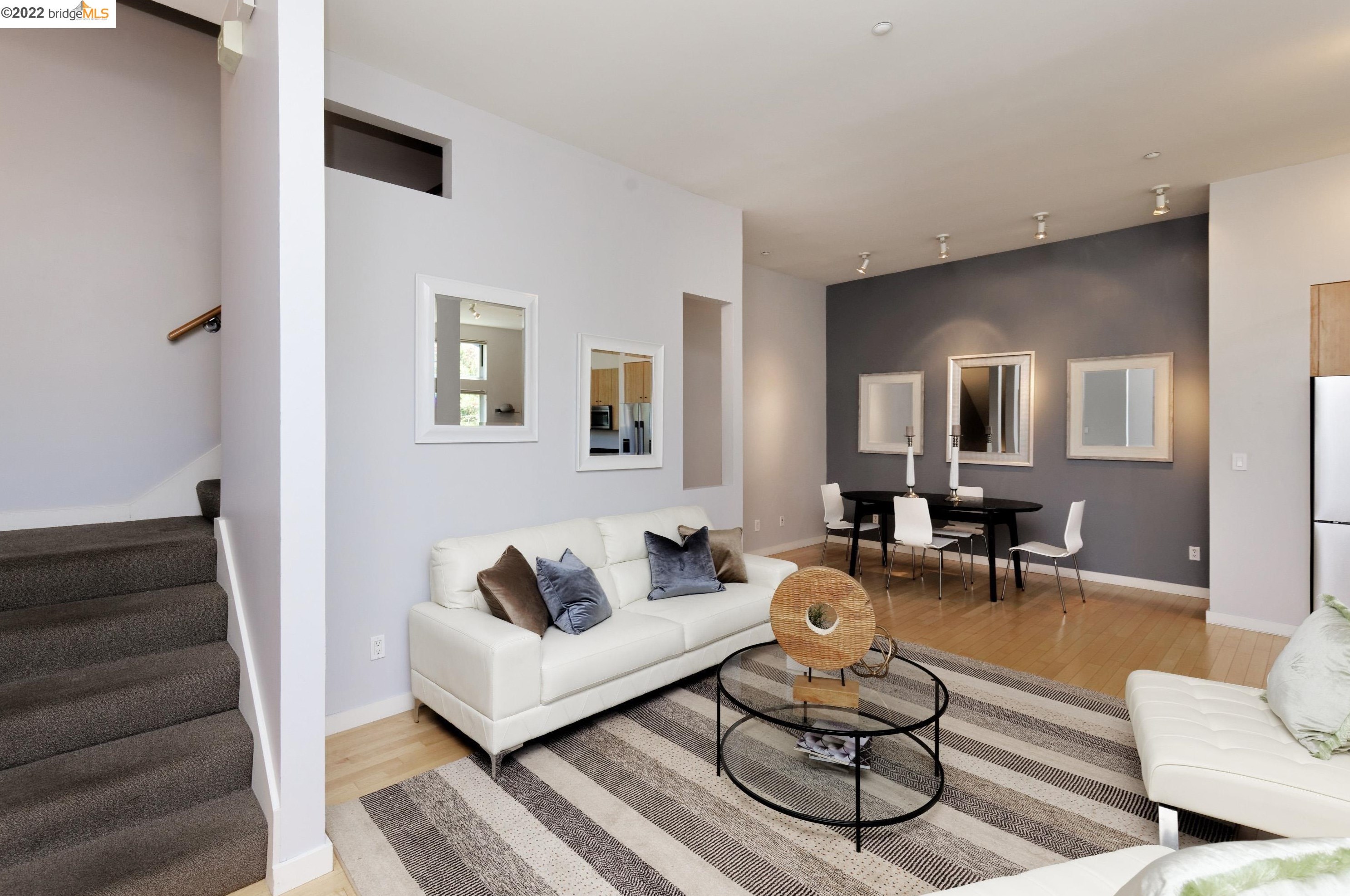 19 Moss Ln, Oakland, CA 94608-1353