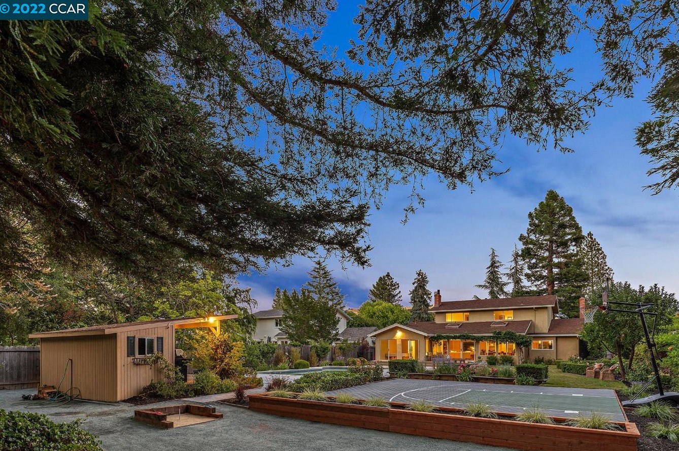 1850 School St, Moraga, CA 94556