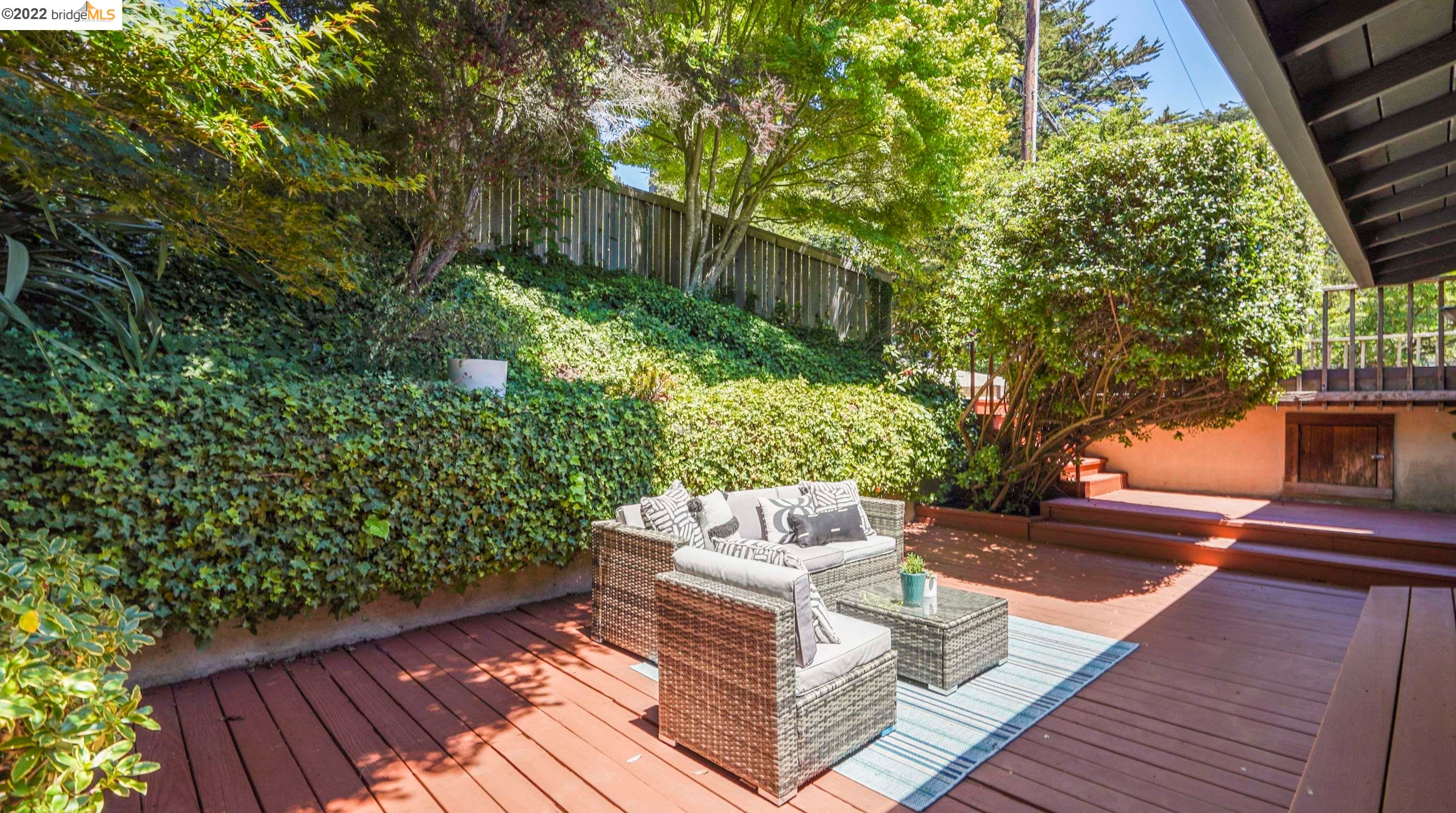 7101 Exeter Dr, Oakland, CA 94611