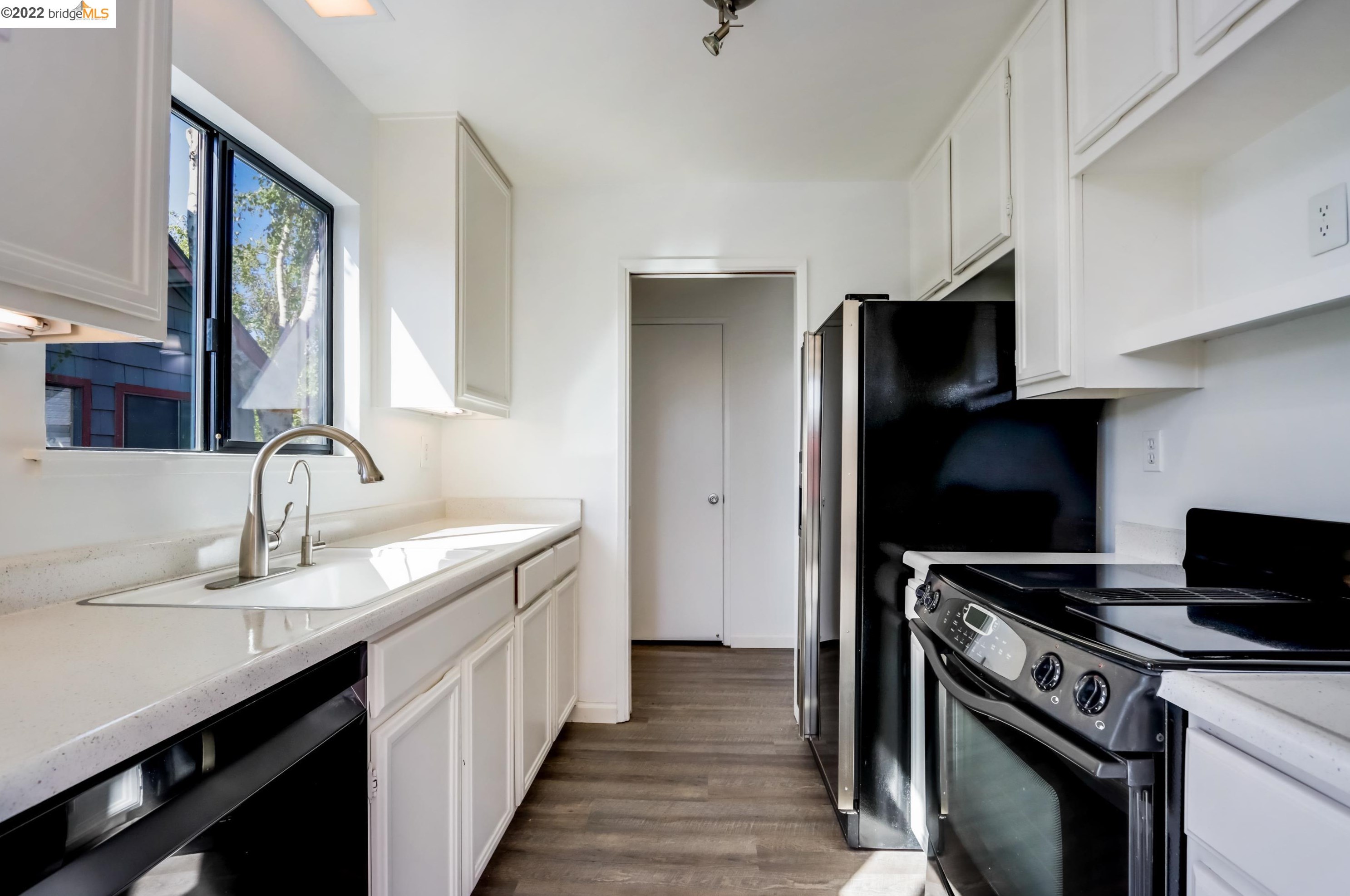 1005 Shoreline Dr, San Mateo, CA 94404