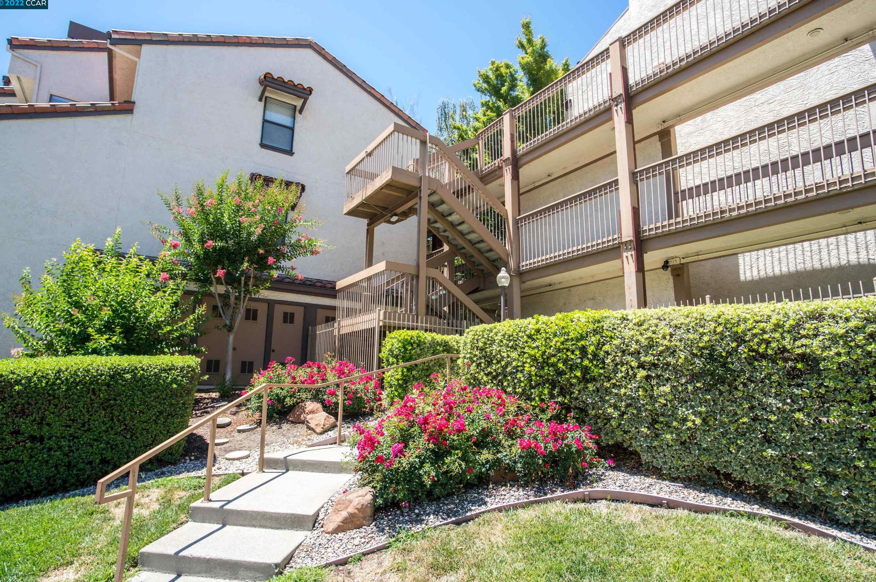 1122 Villa Way, Walnut Creek, CA 94595-1468