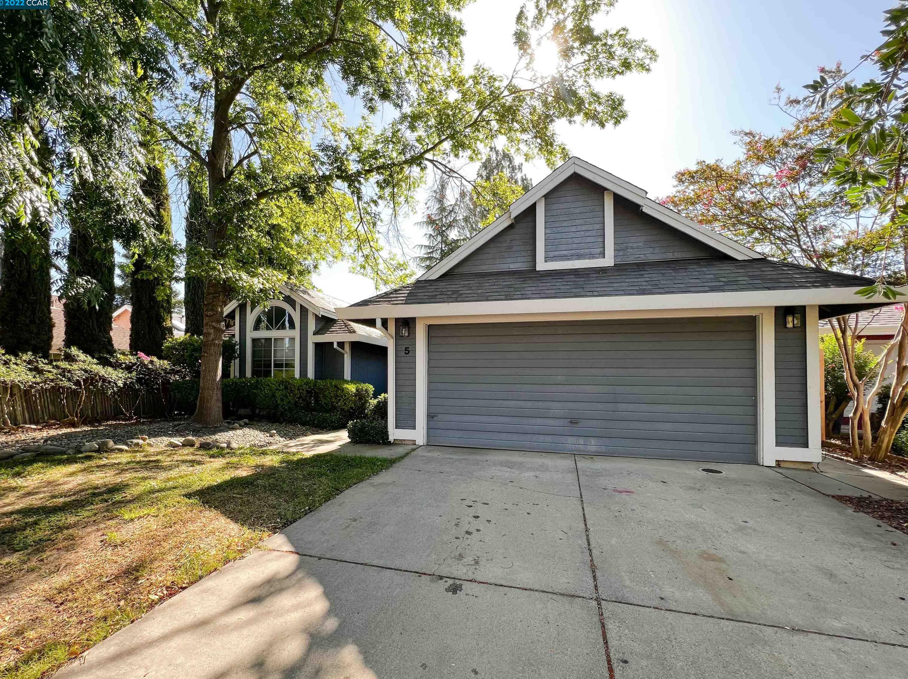 5 Agoura Ct, Sacramento, CA 95838-2740
