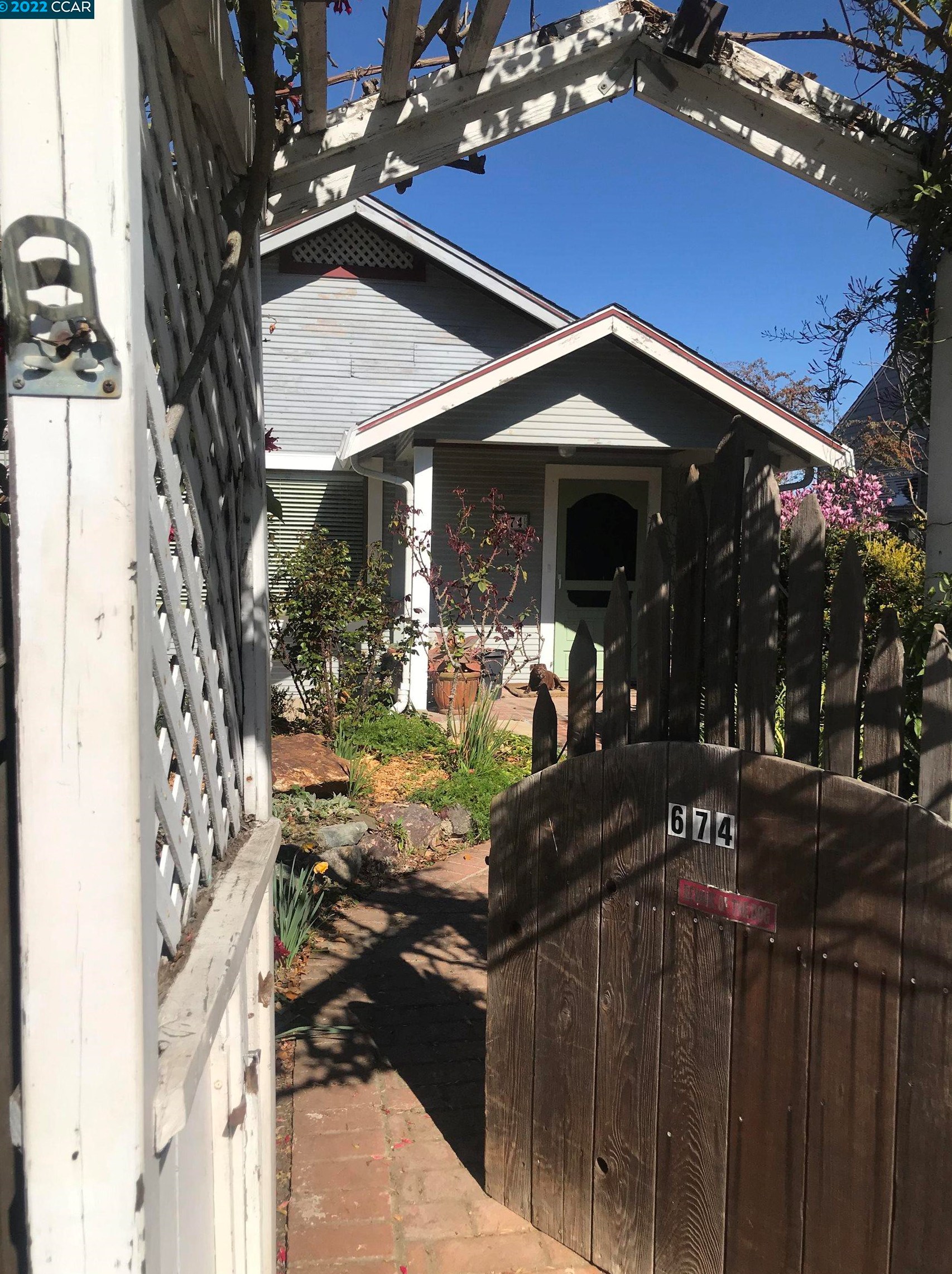 674 Edwards St, Crockett, CA 94525