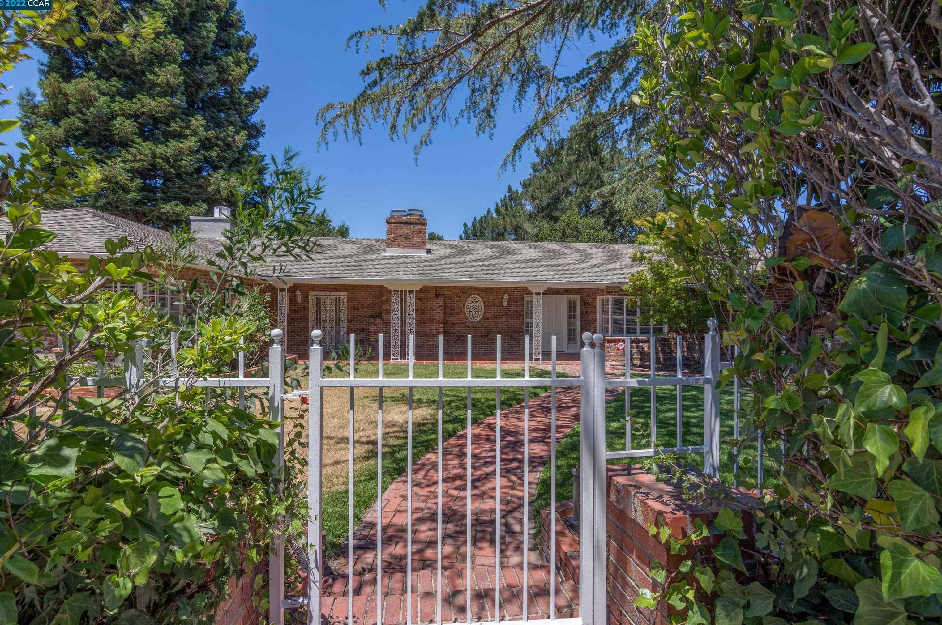 43 Overhill Rd, Orinda, CA 94563