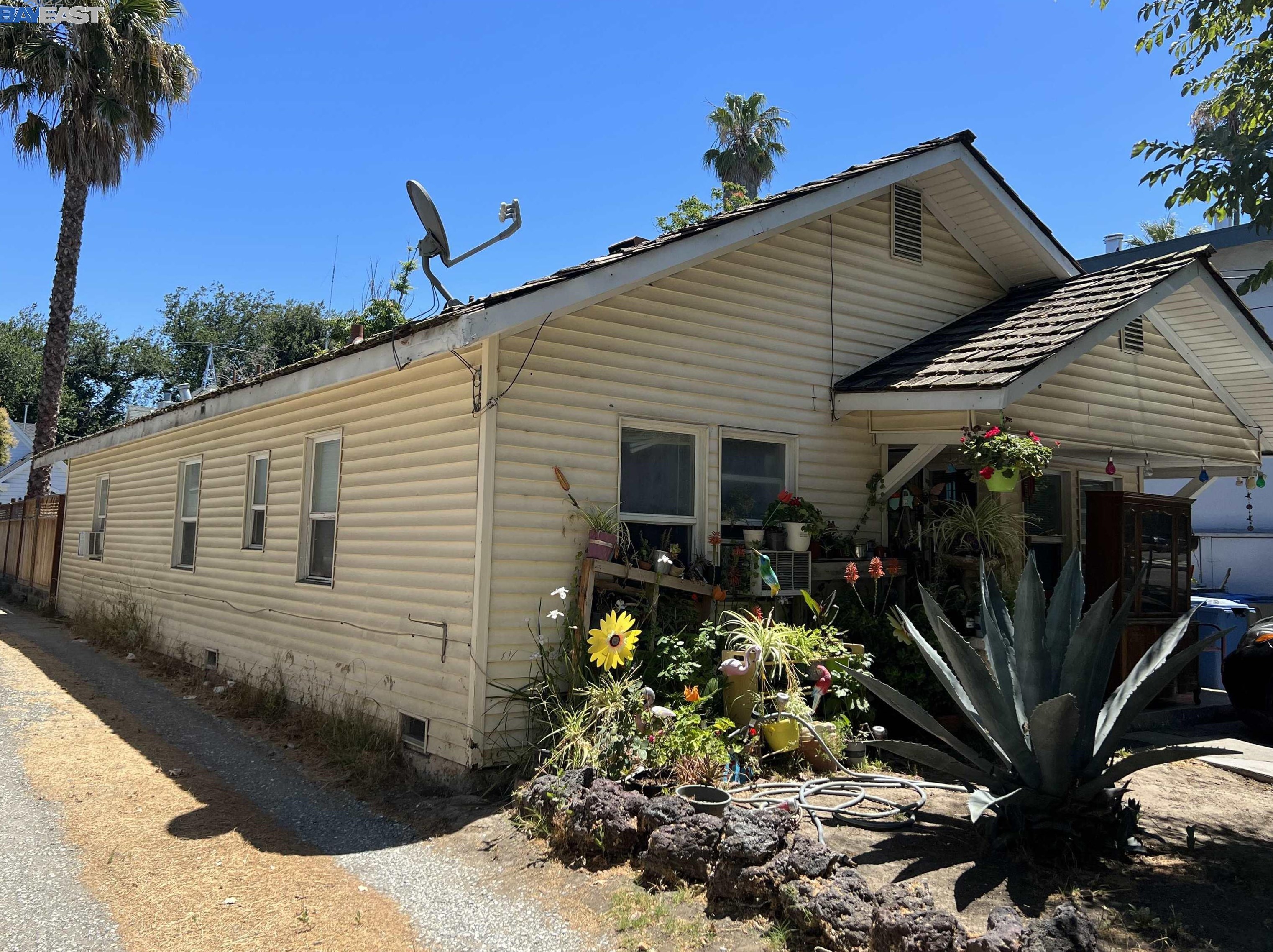 578 11th St, San Jose, CA 95112-2331