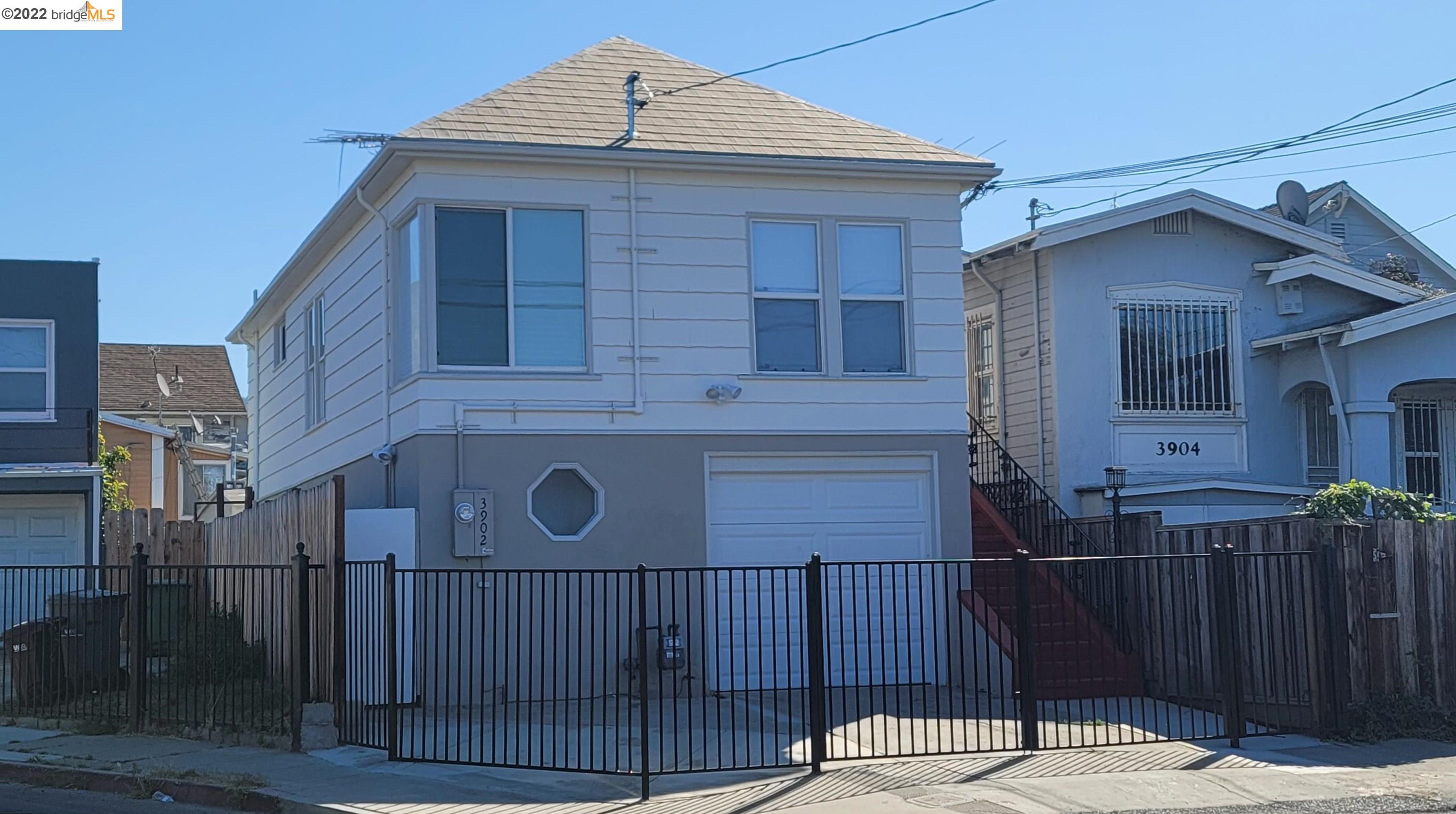 3902 Suter St, Oakland, CA 94619-1240