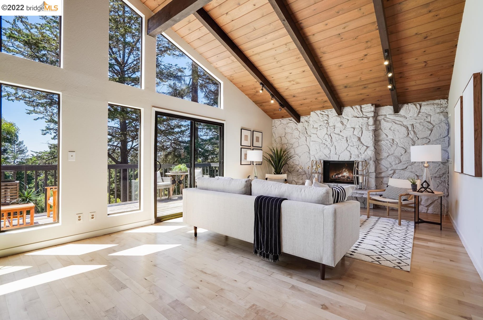 9383 Skyline Blvd, Oakland, CA 94611-1751