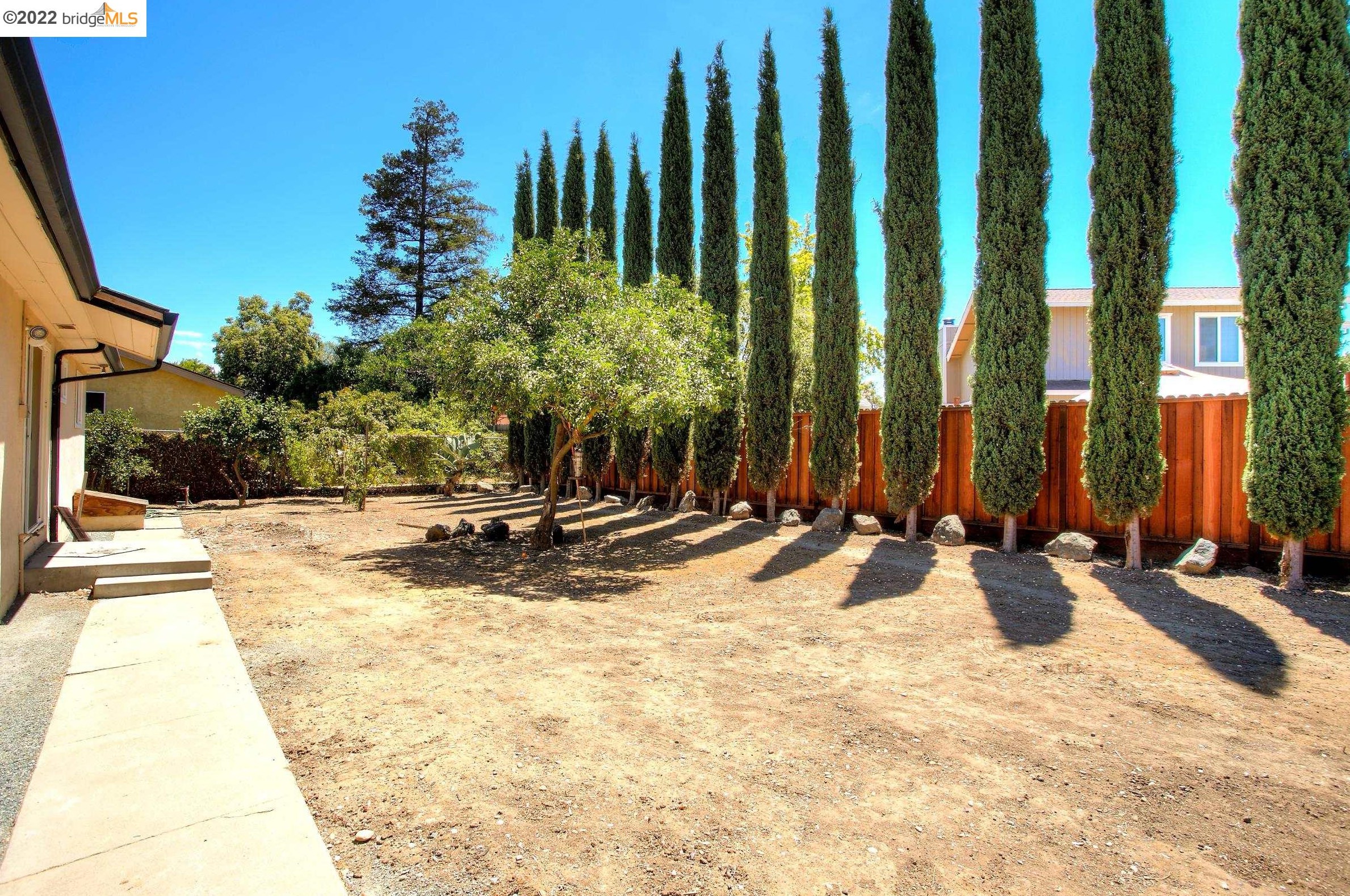 882 Dainty Ave, Los Angeles CA  94513-1206 exterior