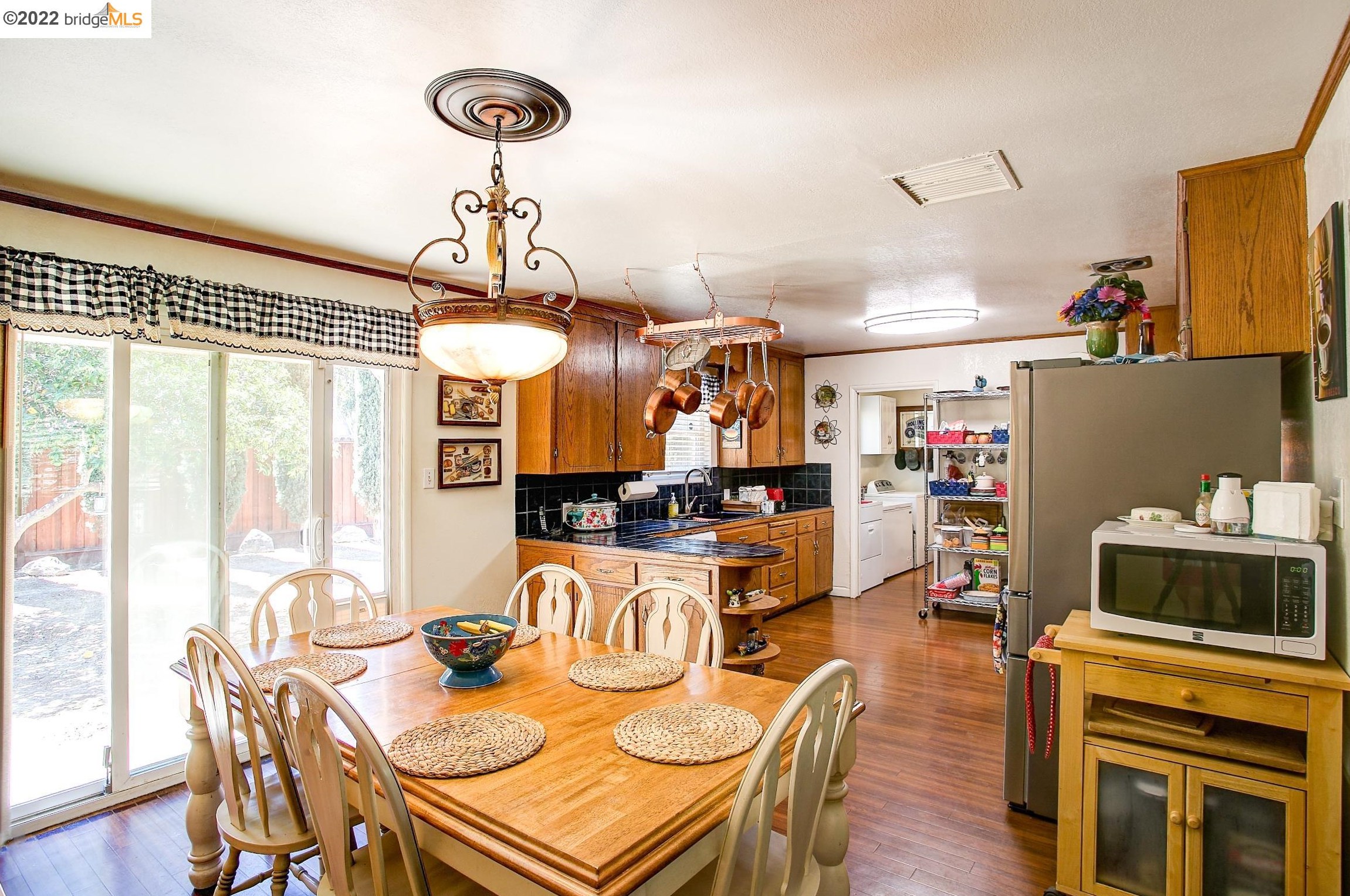 882 Dainty Ave, Los Angeles CA  94513-1206 exterior