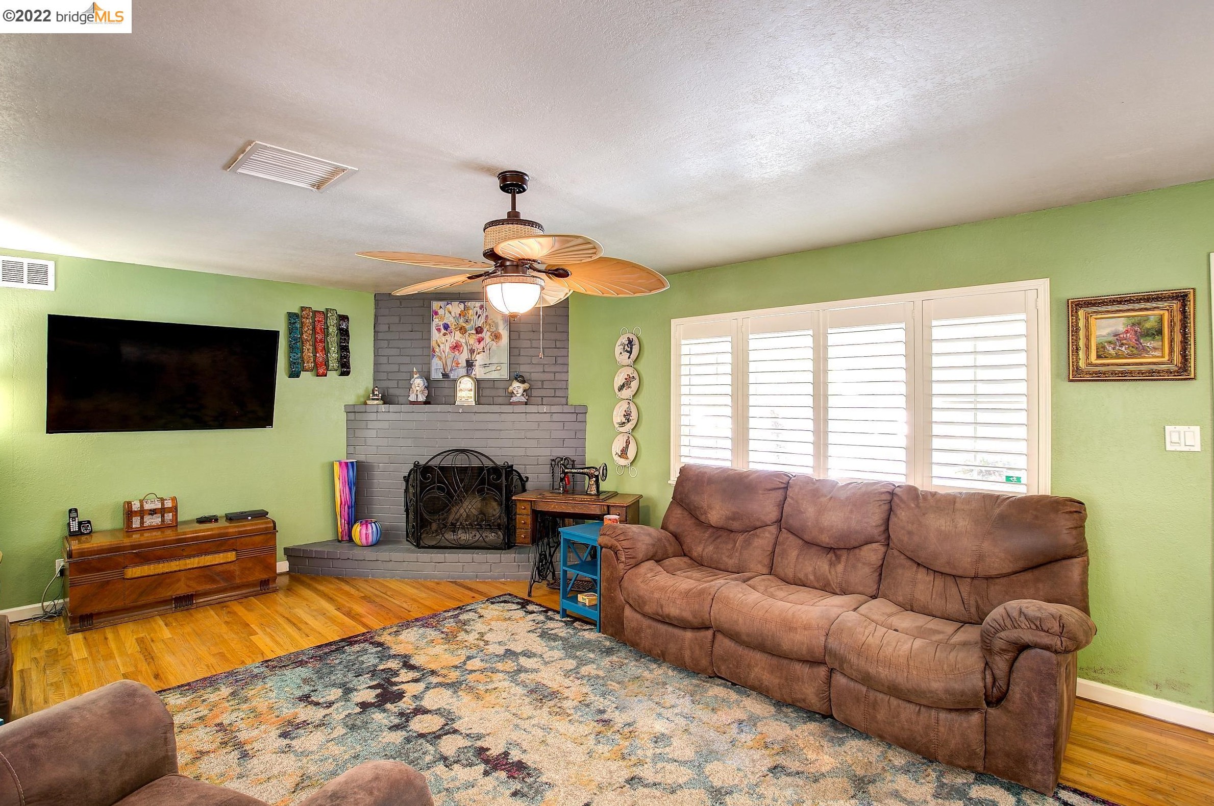 882 Dainty Ave, Los Angeles CA  94513-1206 exterior