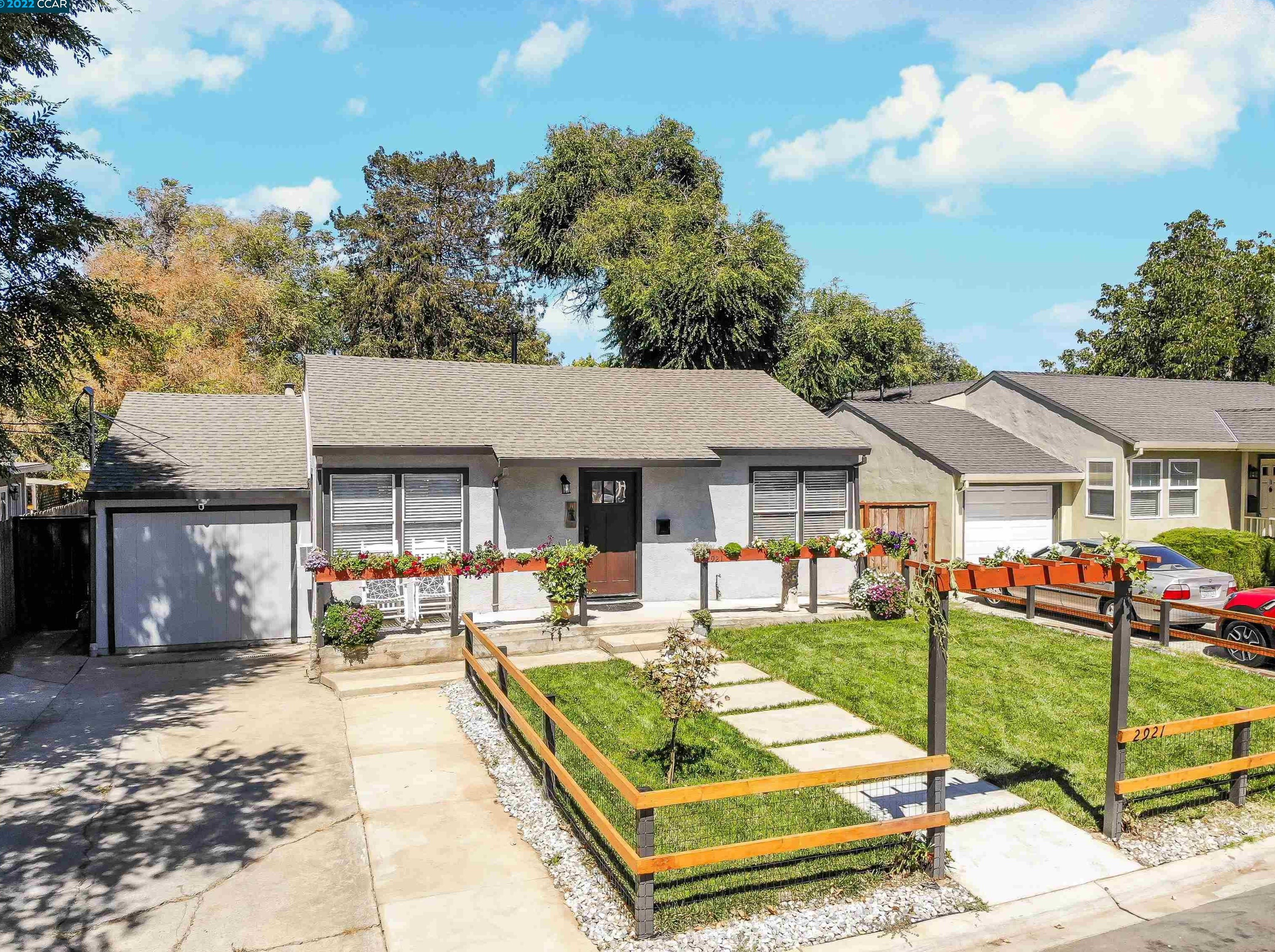 2921 Pacific St, Concord, CA 94518-1018