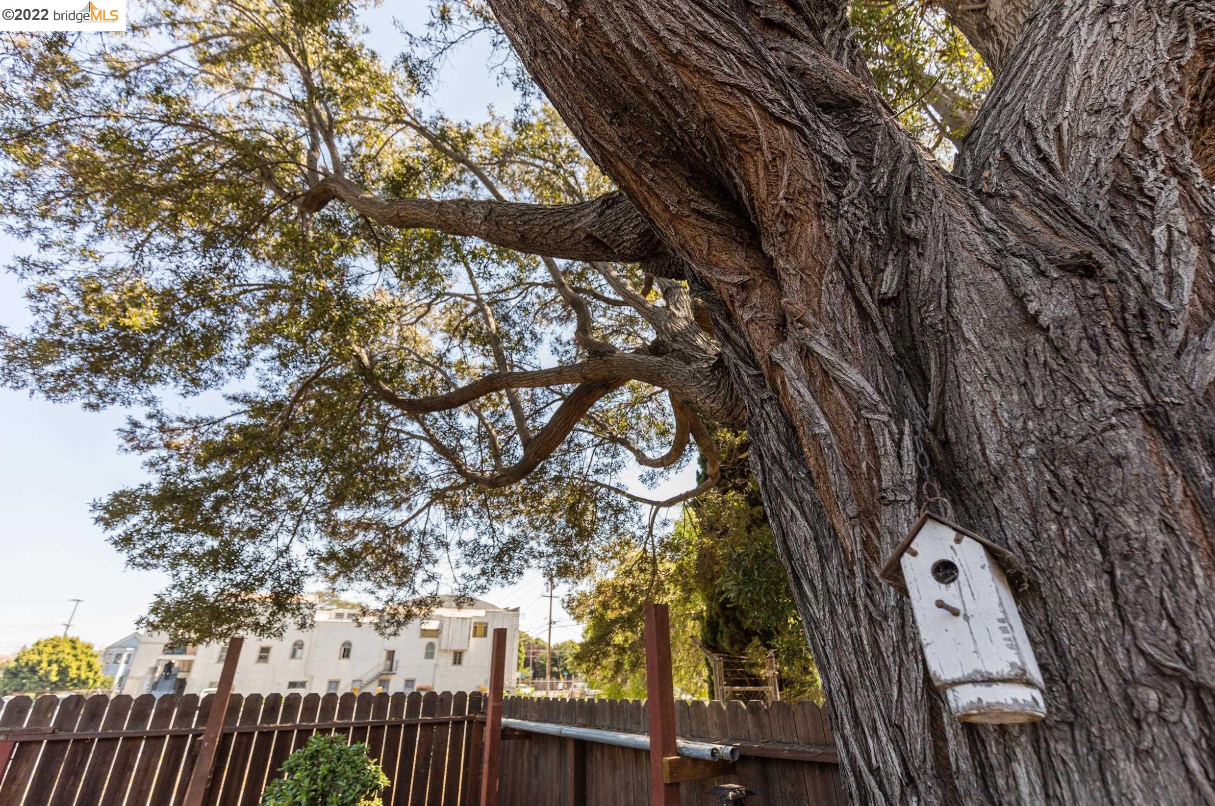 1208 Wood St, Oakland CA  94607-1527 exterior