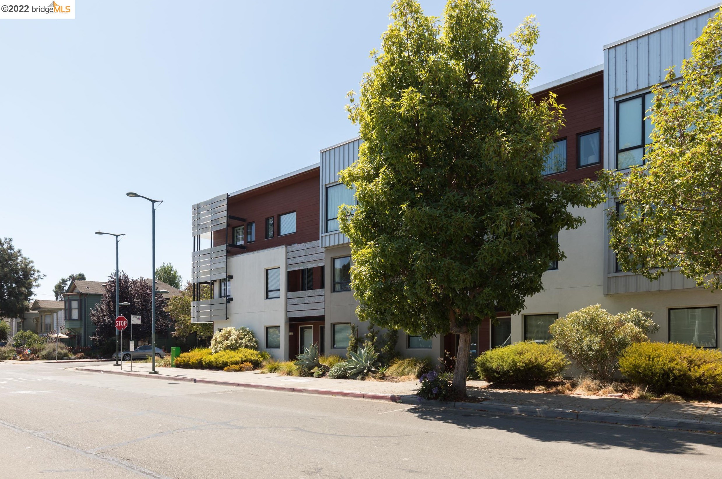 1208 Wood St, Oakland CA  94607-1527 exterior
