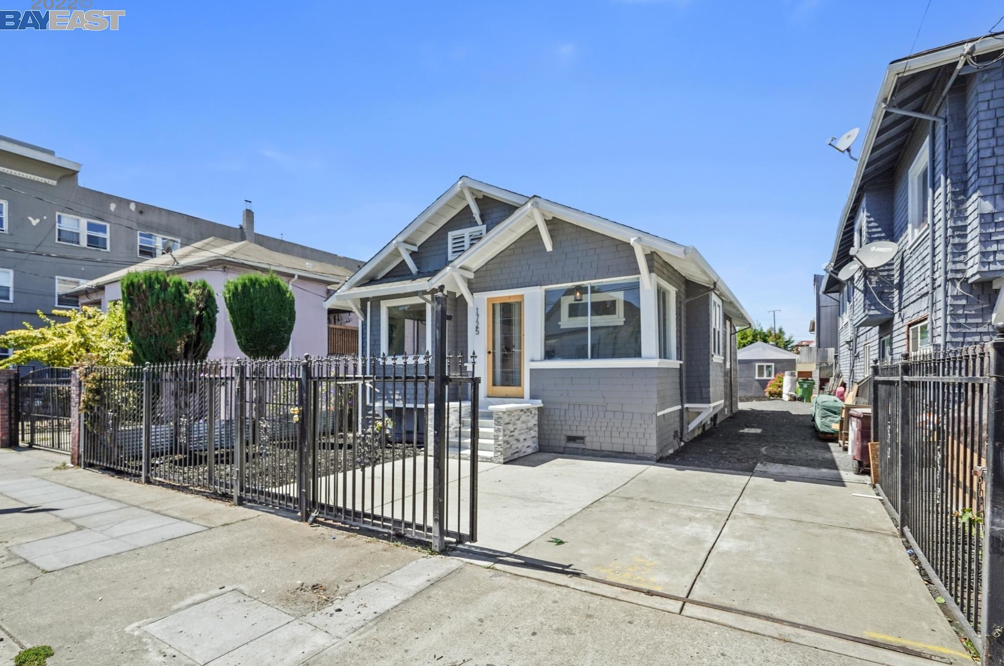 1725 36th Ave, Oakland CA  94601-3619 exterior