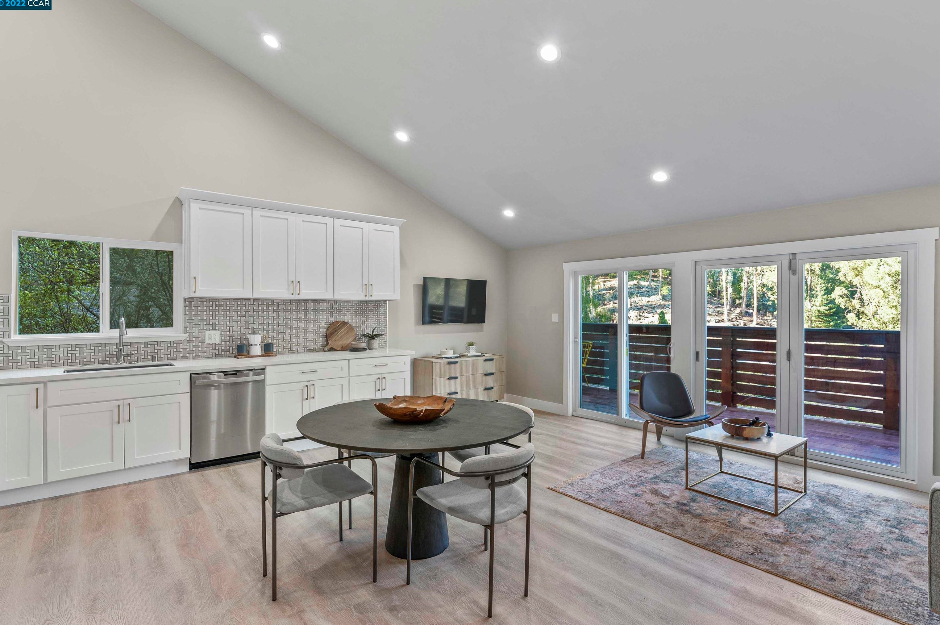 6461 Valley View Rd, Oakland, CA 94611-1228