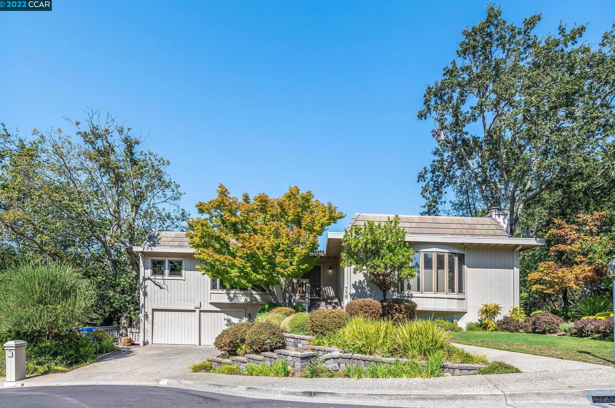 718 Ironbark Ct, Orinda, CA 94563